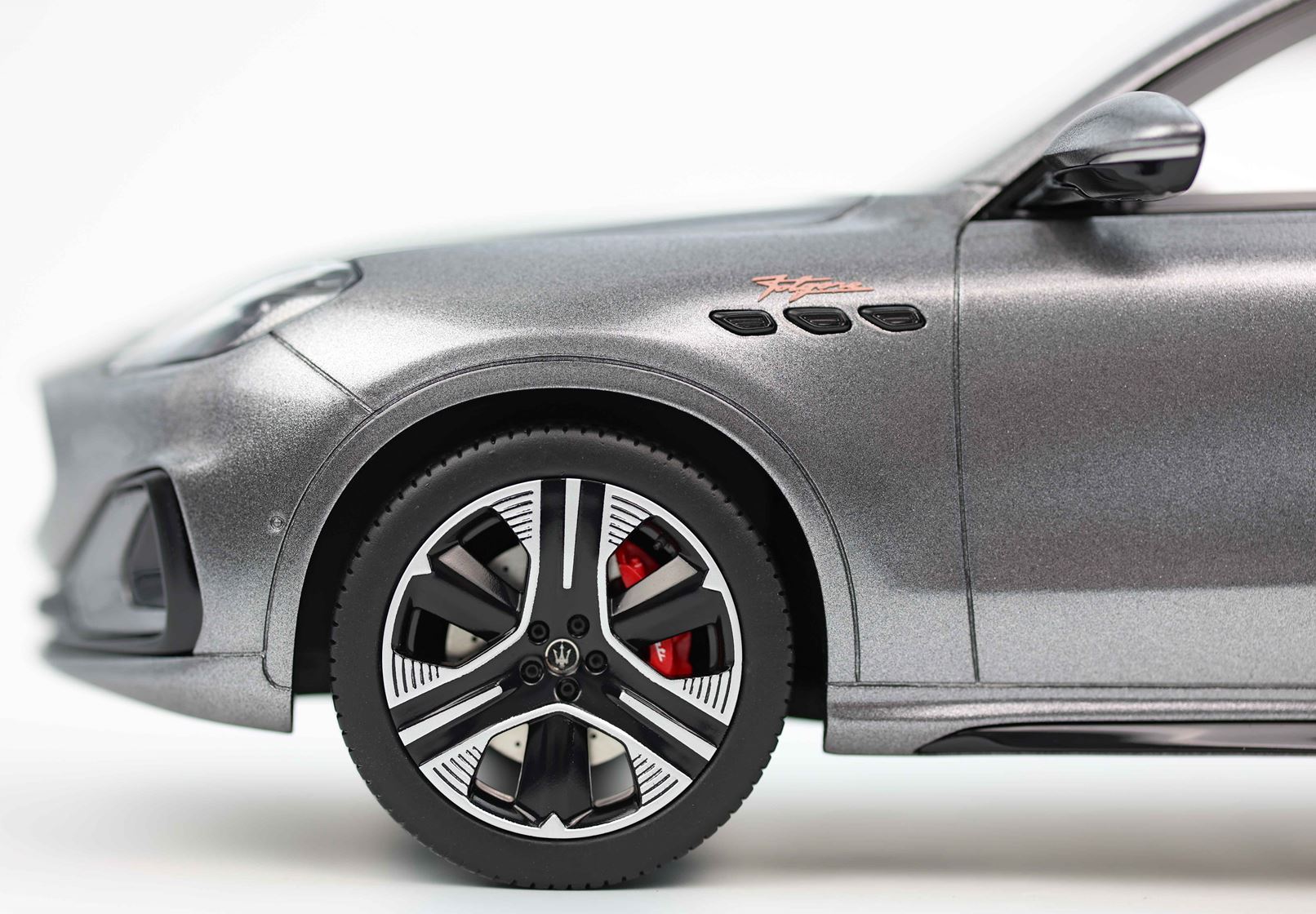 BBR Maserati Grecale Folgore 2022 - Lava Grey | 1:18 - Imagen 7