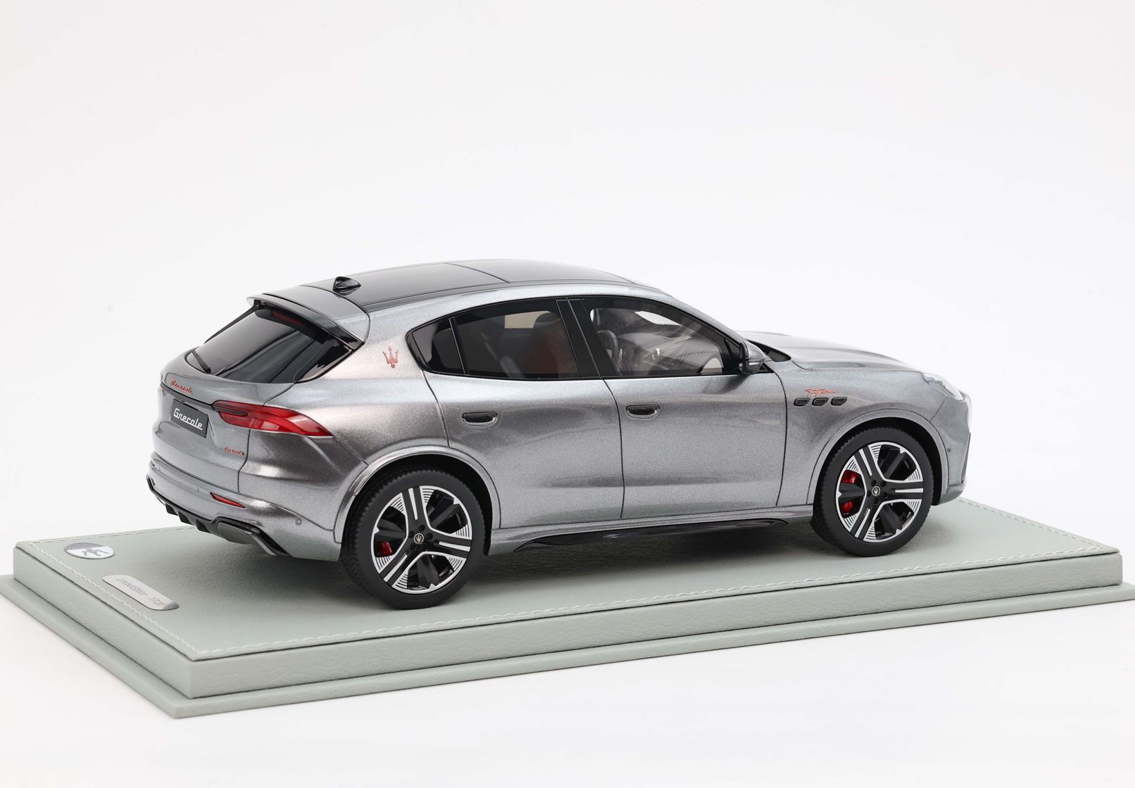 BBR Maserati Grecale Folgore 2022 - Lava Grey | 1:18 - Imagen 3