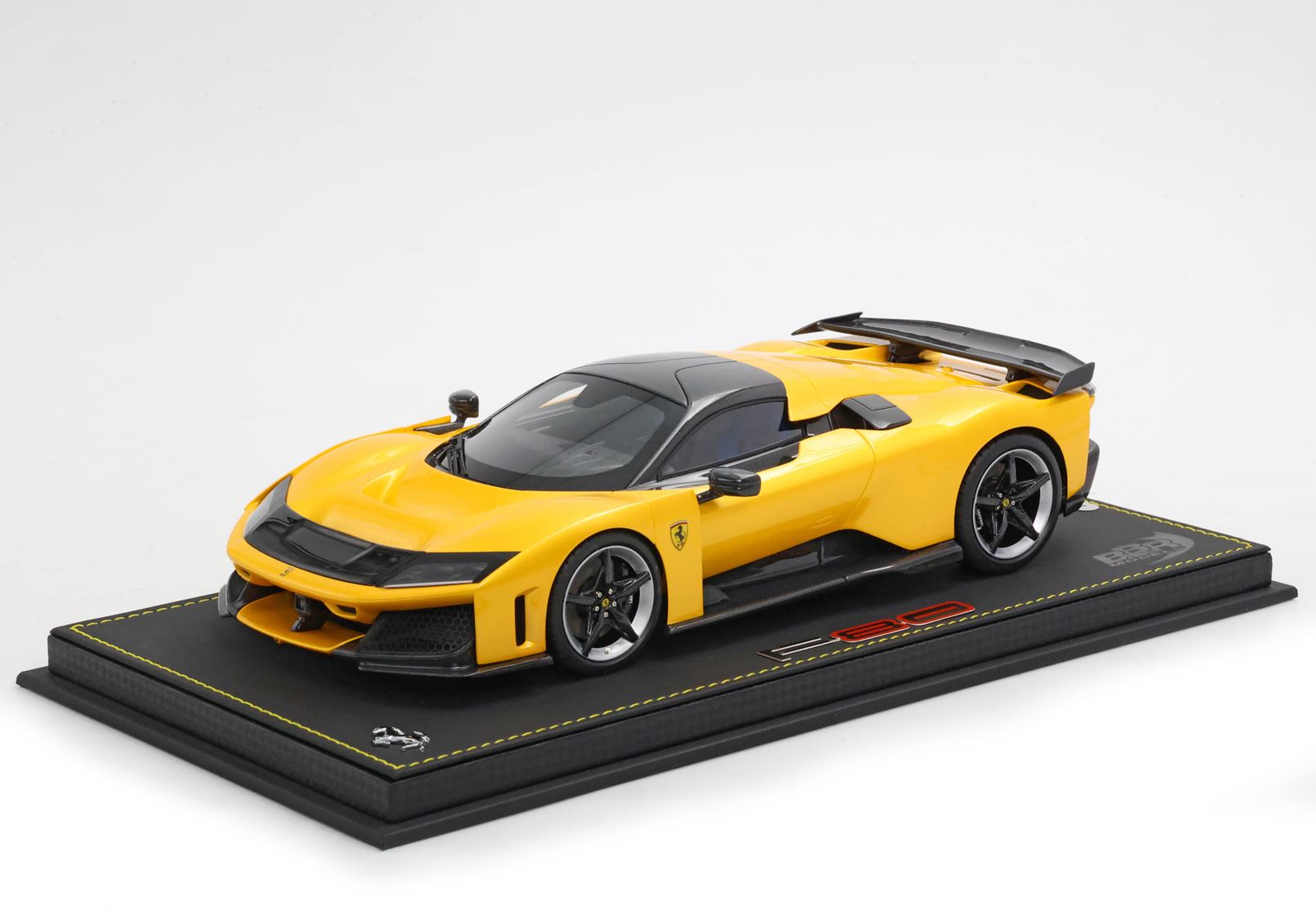 Frenos BBR Ferrari F80 Negros, Techo y Alerón de Carbono - Amarillo Triple Capa | 1:18