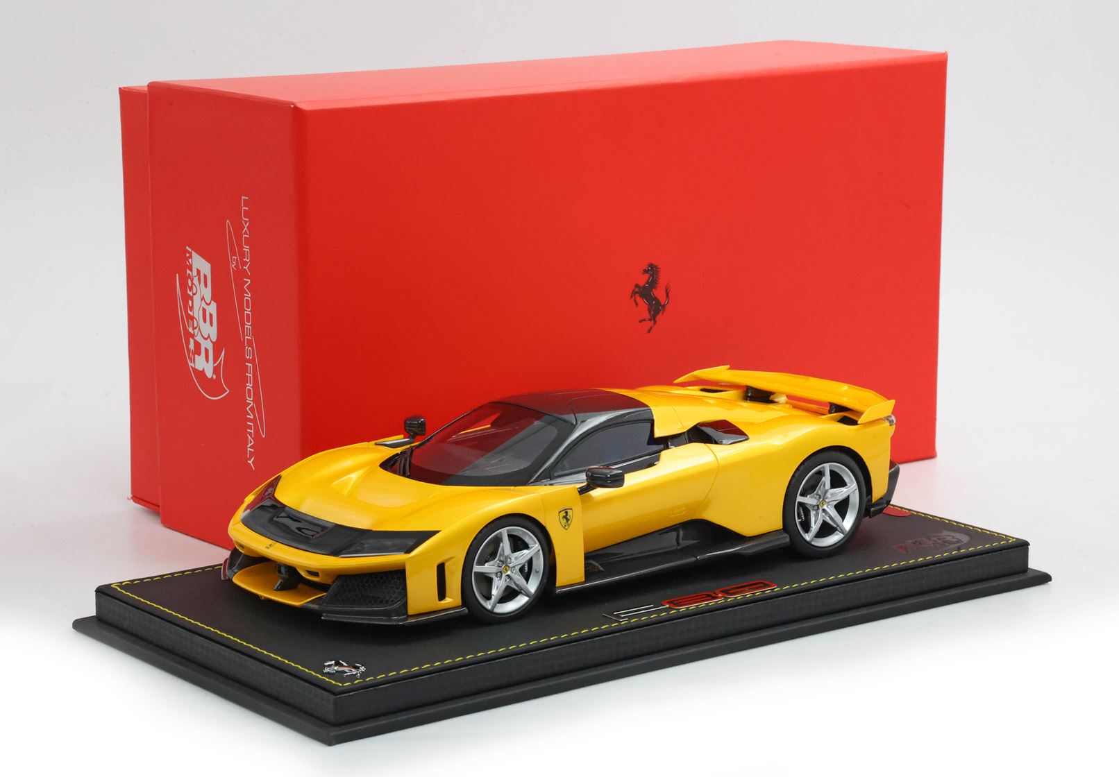BBR Ferrari F80 Optional Carbonio - Triple Layer Yellow | 1:18 - Imagen 6