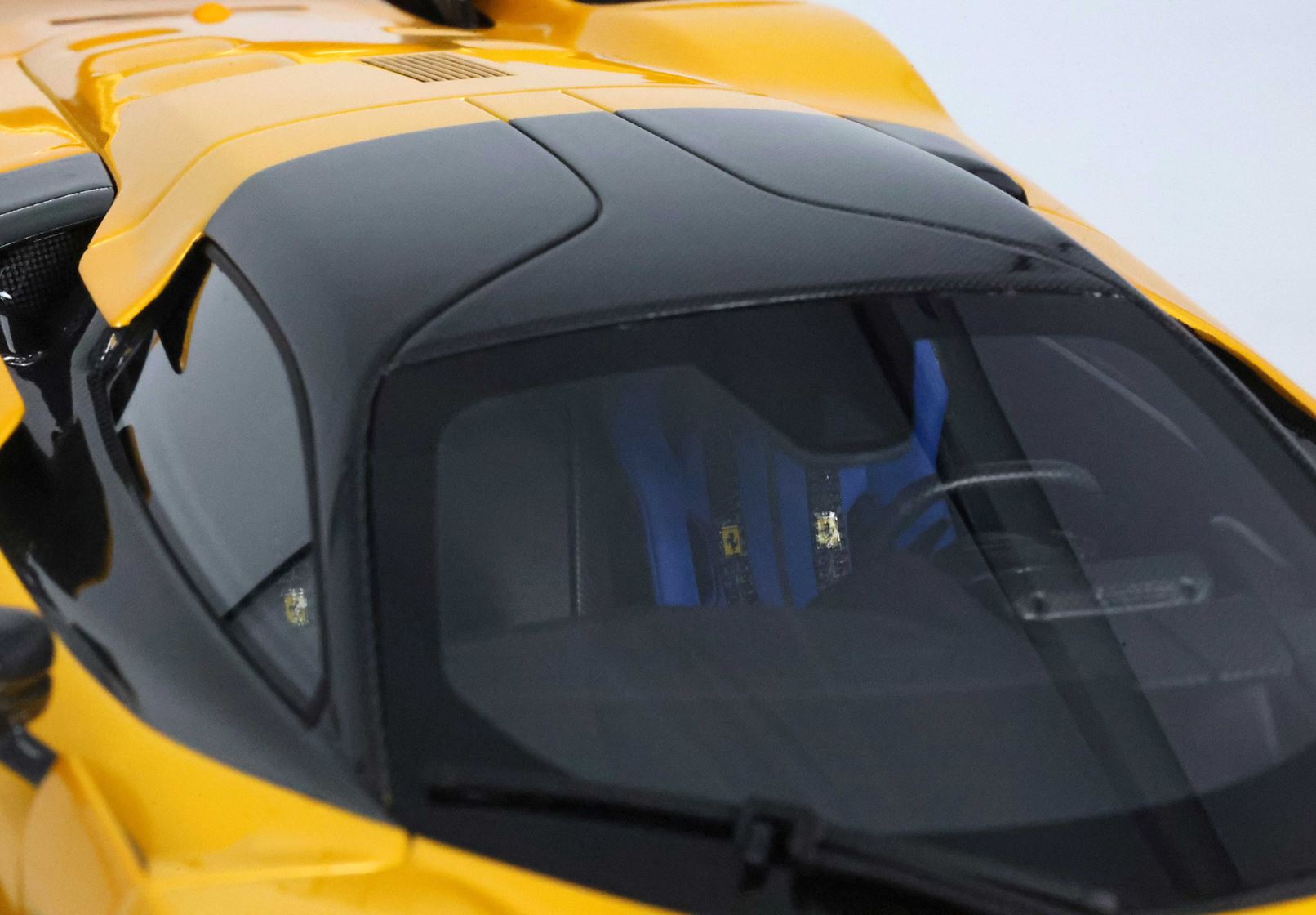 BBR Ferrari F80 Optional Carbonio - Triple Layer Yellow | 1:18 - Imagen 3