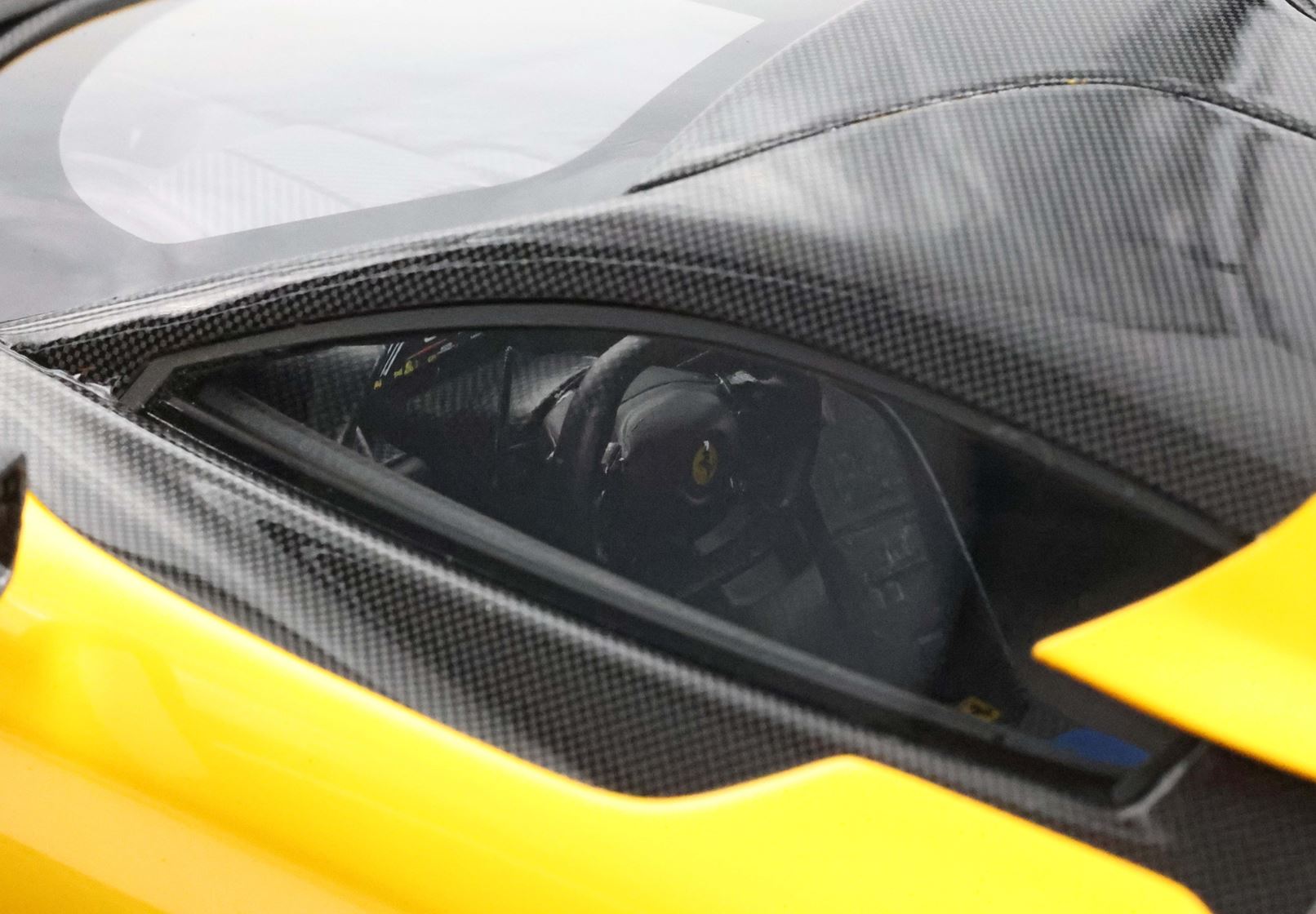 BBR Ferrari F80 Optional Carbonio - Triple Layer Yellow | 1:18 - Imagen 5