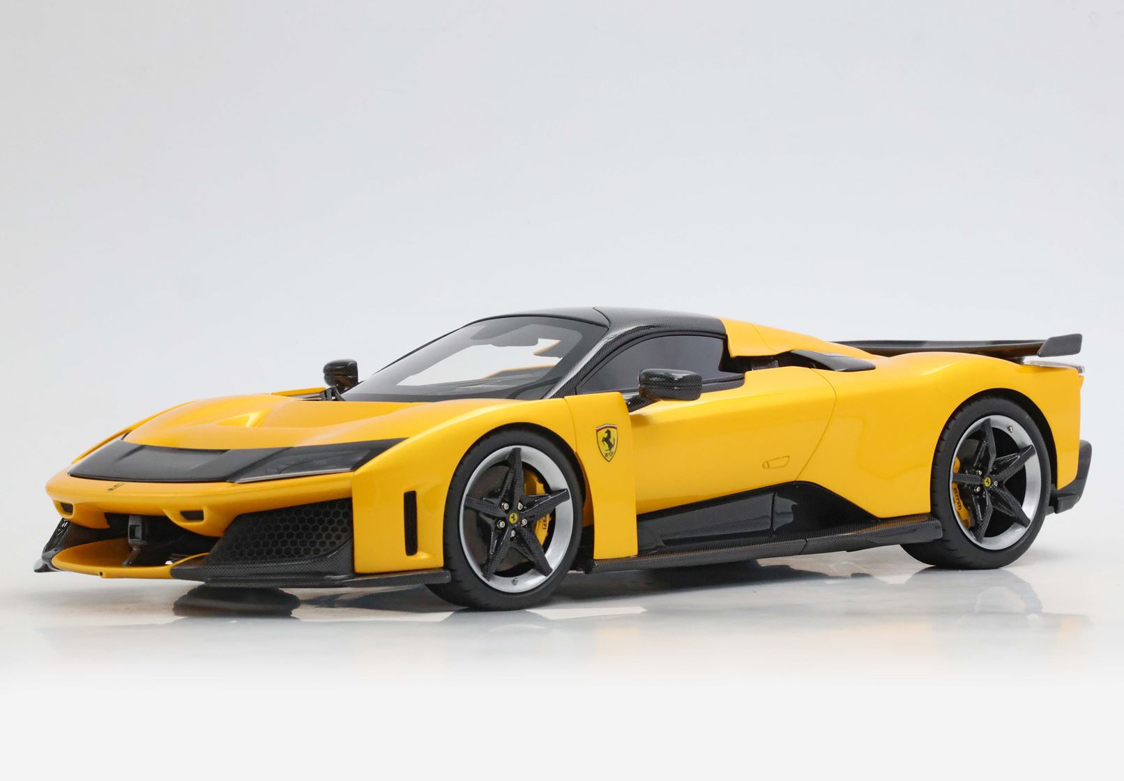 BBR Ferrari F80 Yellow Calipers and Bicolor Wheels - Tri-Coat Yellow | 1:18 - Imagen 9