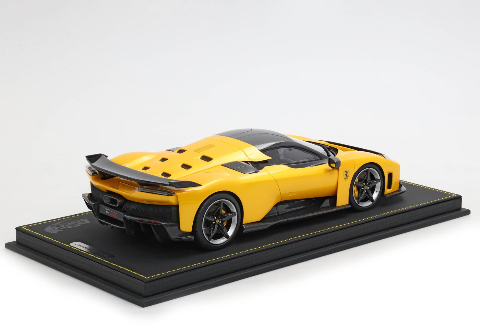 BBR Ferrari F80 Yellow Calipers and Bicolor Wheels - Tri-Coat Yellow | 1:18 - Imagen 3