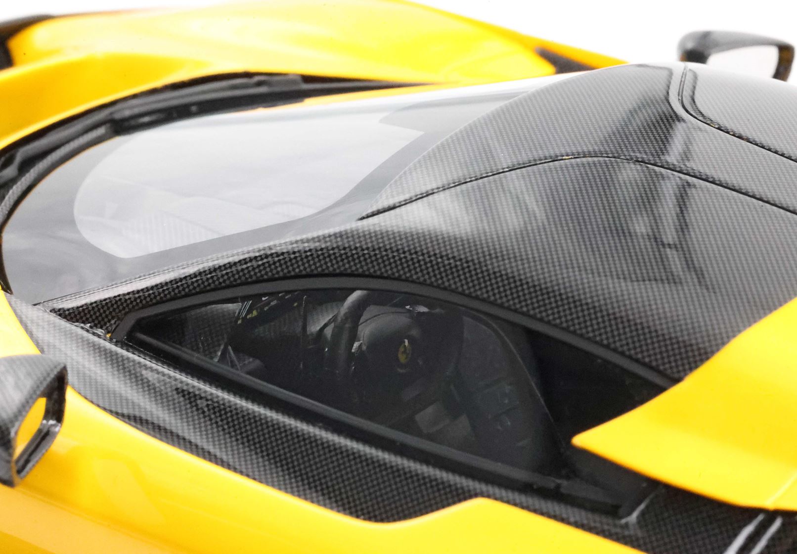 BBR Ferrari F80 Yellow Calipers and Bicolor Wheels - Tri-Coat Yellow | 1:18 - Imagen 6