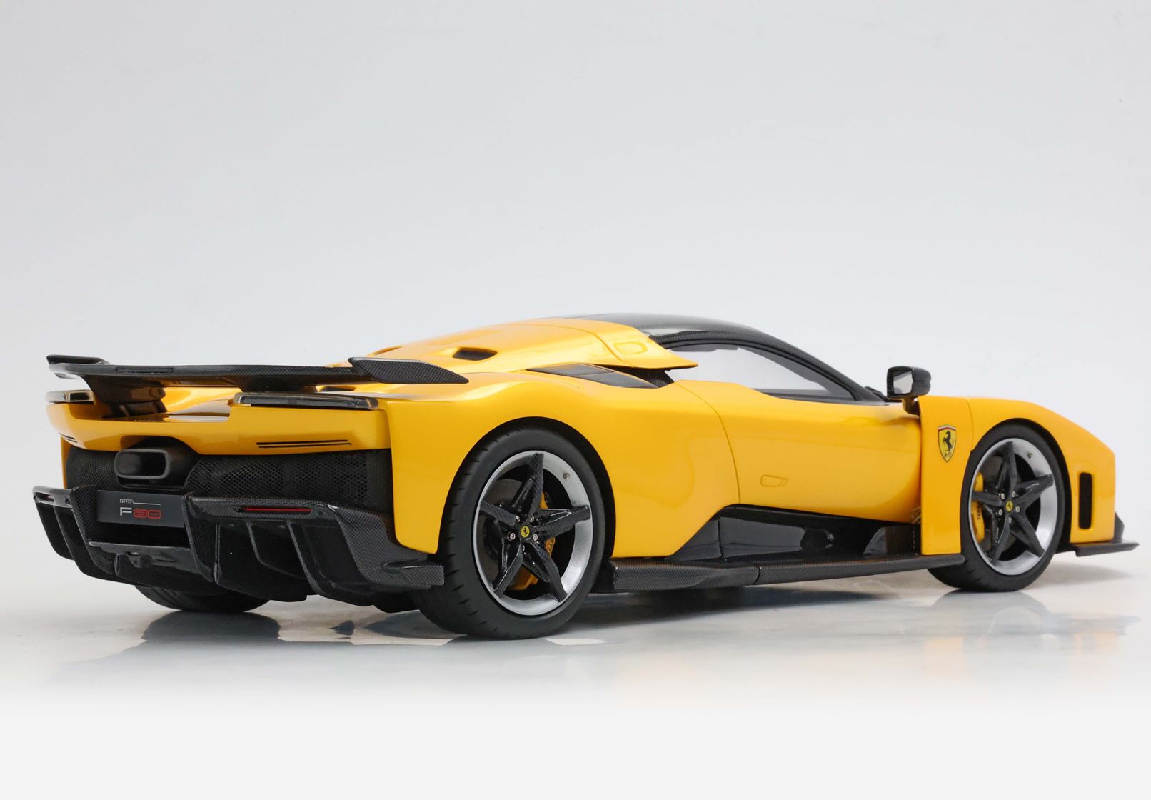 BBR Ferrari F80 Yellow Calipers and Bicolor Wheels - Tri-Coat Yellow | 1:18 - Imagen 8