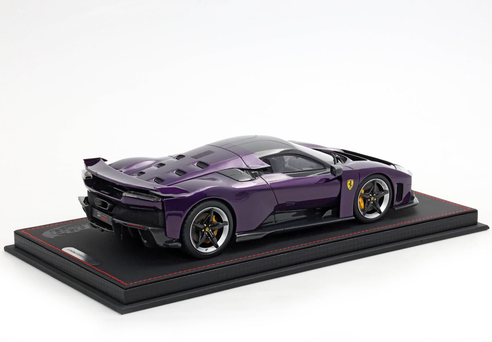 BBR Ferrari F80 Optional Carbonio - Purple Hong Kong | 1:18 - Image 3