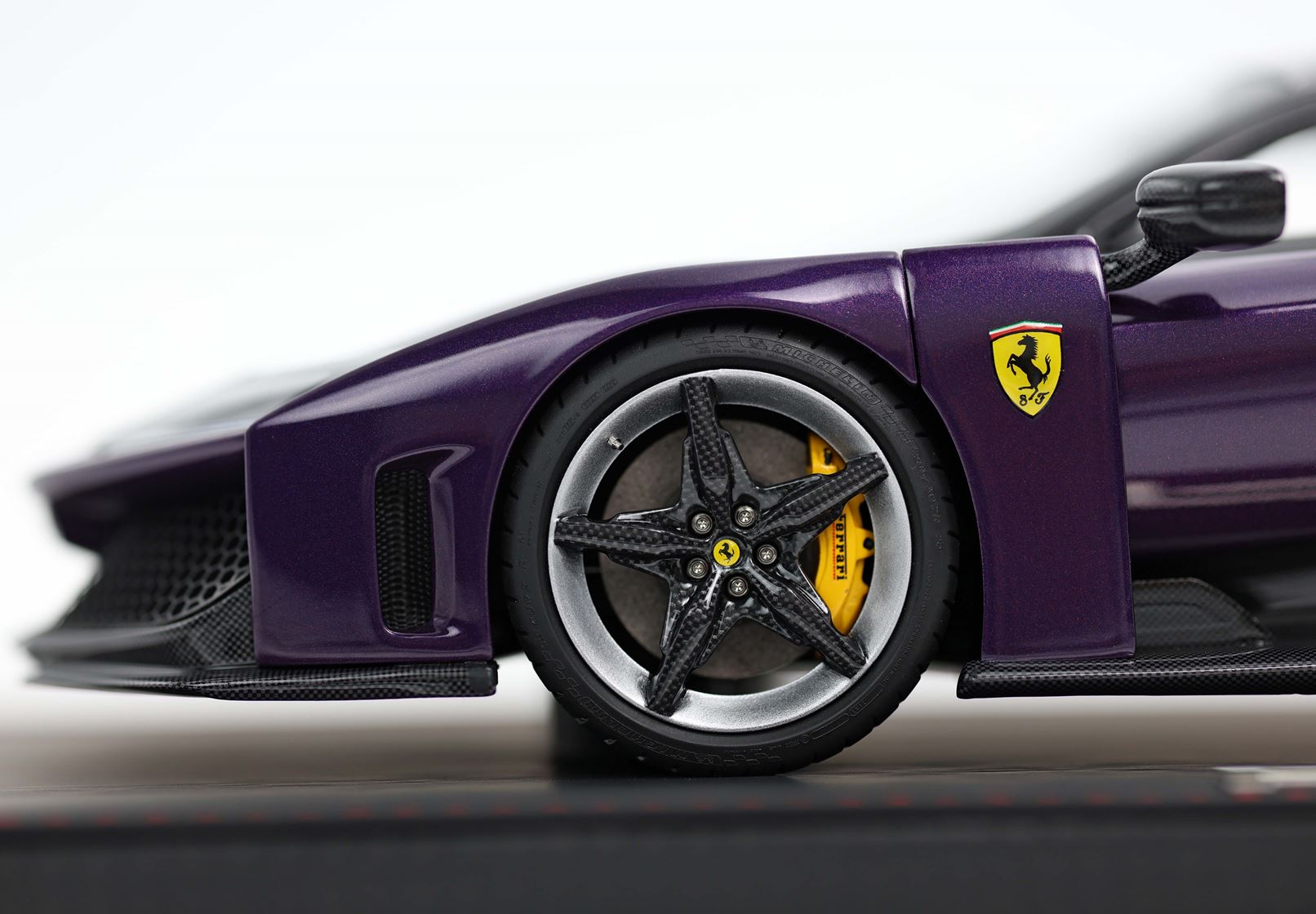 BBR Ferrari F80 Optional Carbonio - Purple Hong Kong | 1:18 - Image 4