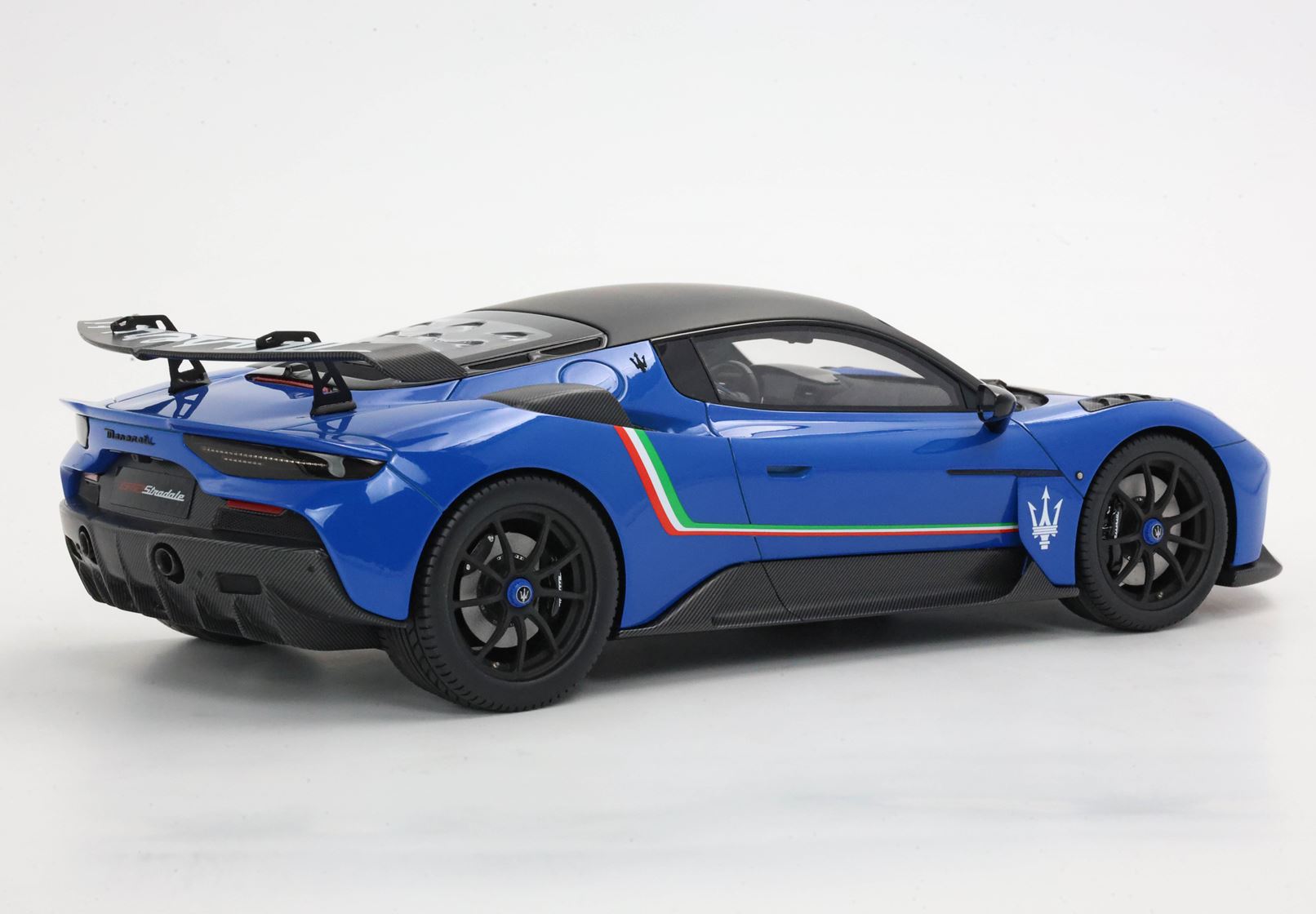 BBR Maserati GT2 Stradale With Italian Flag - Infinity Blue | 1:18 - Imagen 6