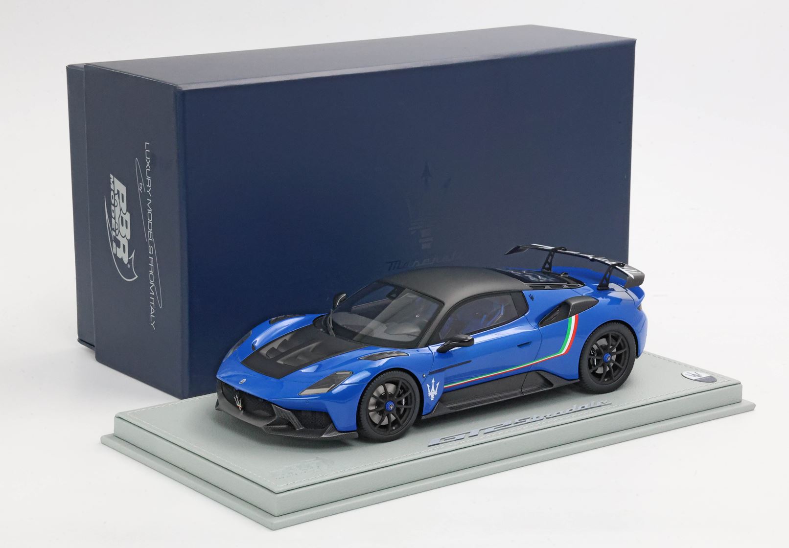BBR Maserati GT2 Stradale With Italian Flag - Infinity Blue | 1:18 - Imagen 9