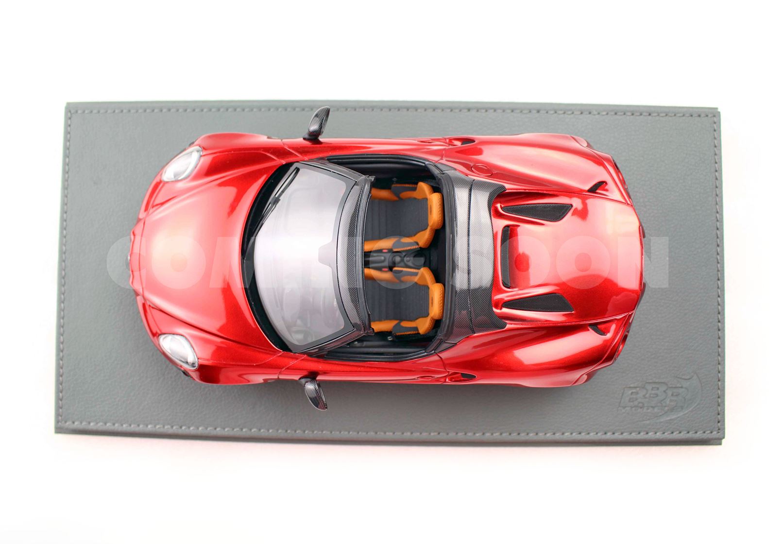 BBR Alfa Romeo 4C Spider Tributo 33 Stradale - Villa d'Este Red | 1:18 - Imagen 3