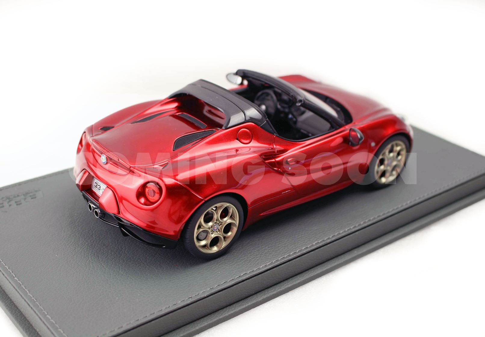 BBR Alfa Romeo 4C Spider Tributo 33 Stradale - Villa d'Este Red | 1:18 - Imagen 2
