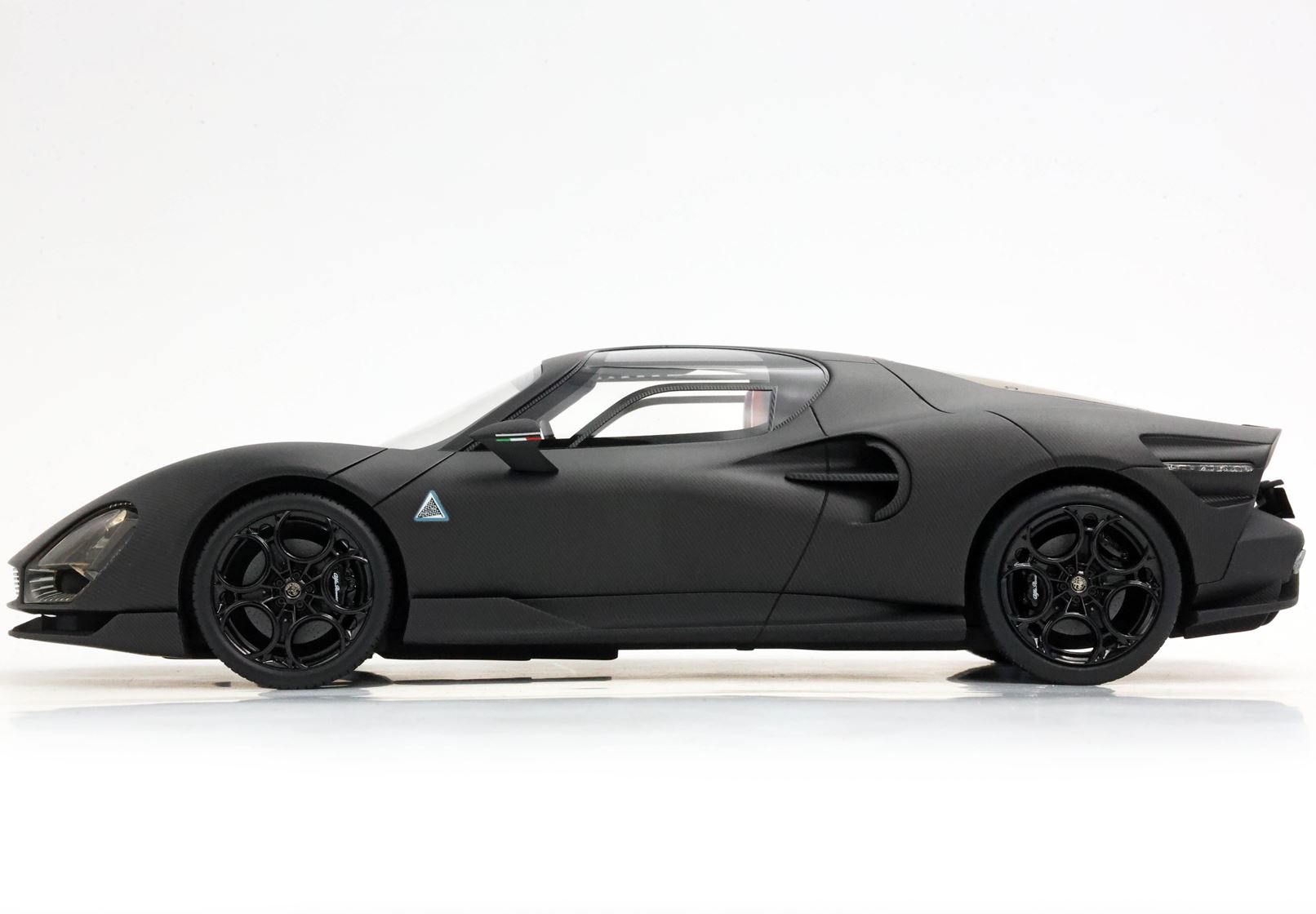 BBR Alfa Romeo 33 Stradale - Matte Carbon | 1:18 - Imagen 3