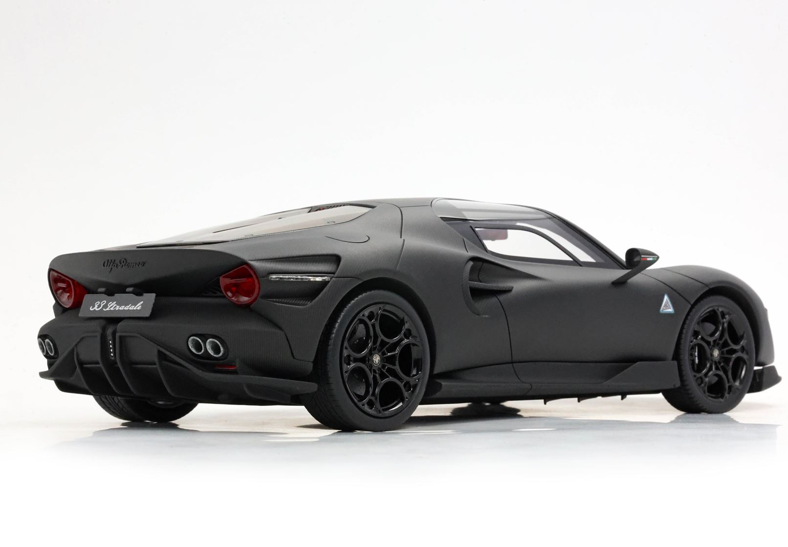 BBR Alfa Romeo 33 Stradale - Matte Carbon | 1:18 - Imagen 5