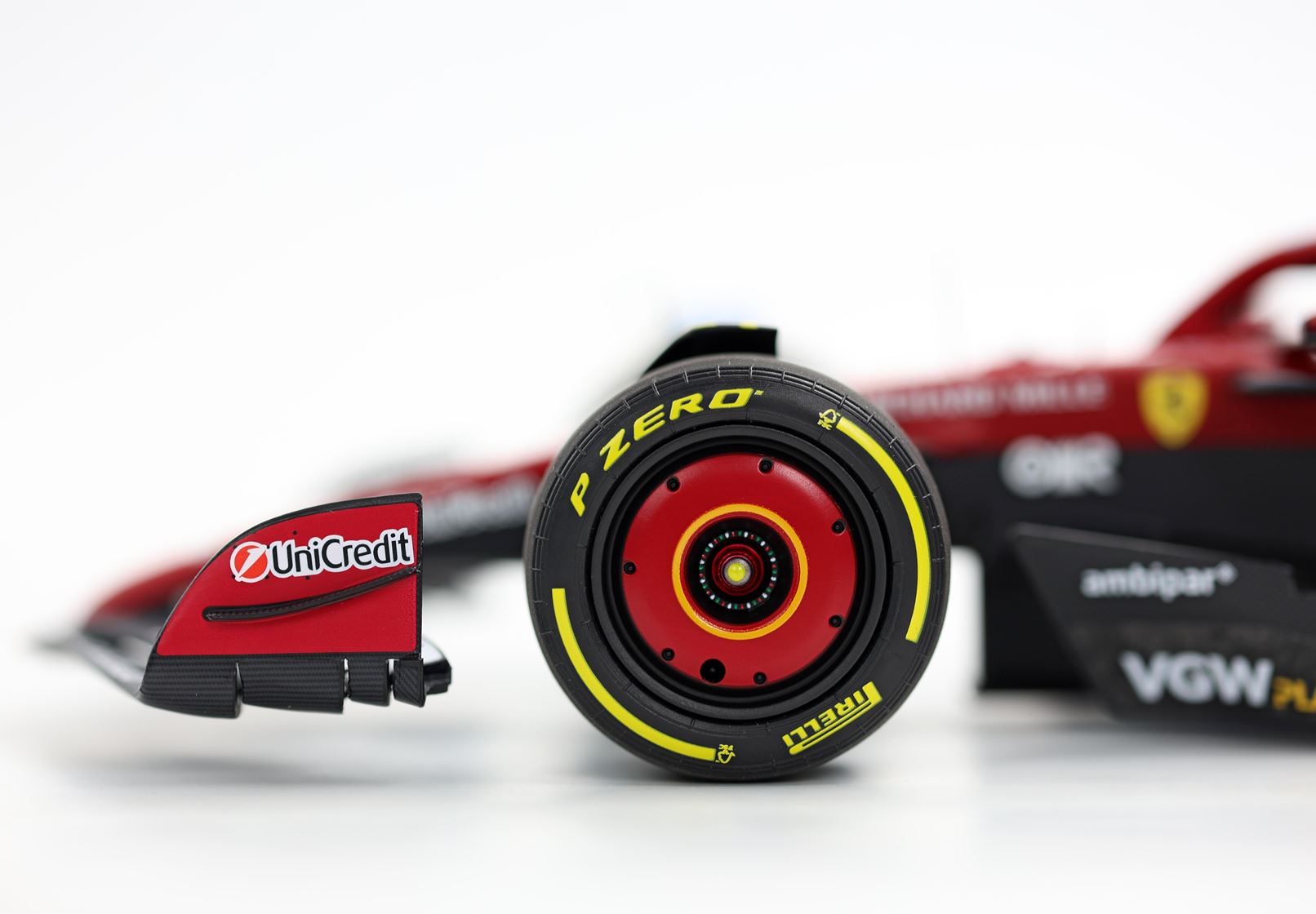 BBR Ferrari SF25 Monaco GP 2025 Shell 75 Years Livery Lewis Hamilton | 1:18 - Immagine 7