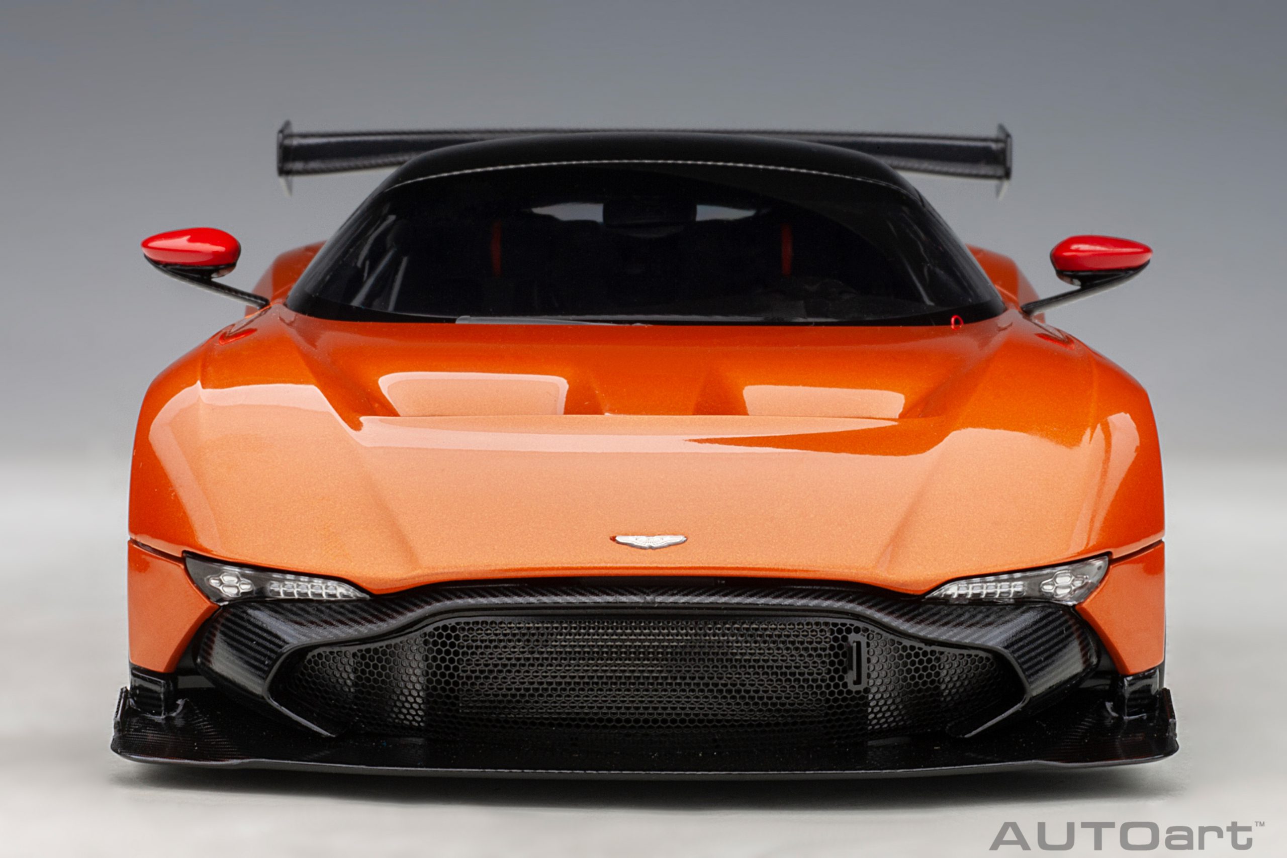 AUTOart Aston Martin Vulcan 2015 1:18 - Madagascar Orange – Bild 5
