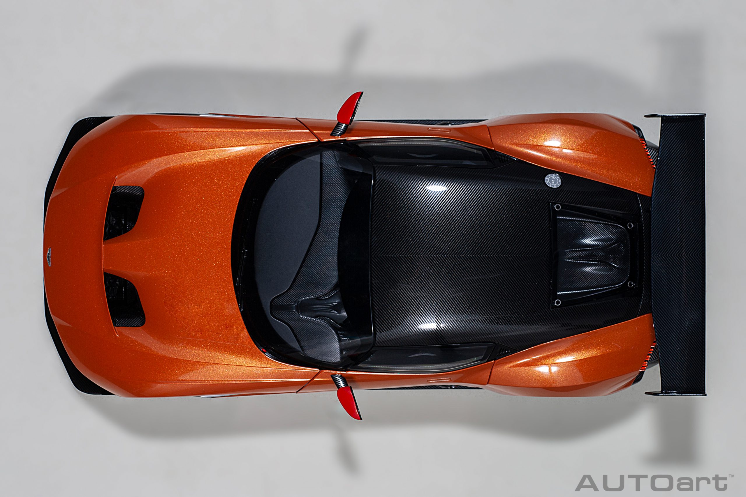 AUTOart Aston Martin Vulcan 2015 1:18 - Madagascar Orange – Bild 7