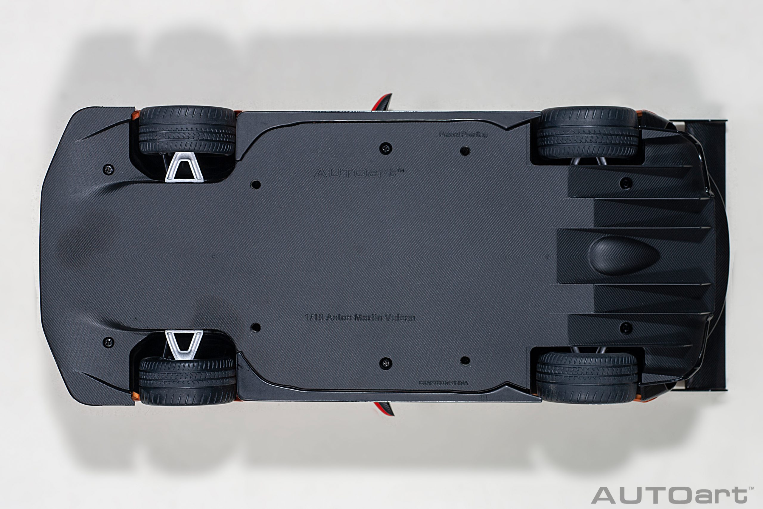 AUTOart Aston Martin Vulcan 2015 1:18 - Madagascar Orange – Bild 8