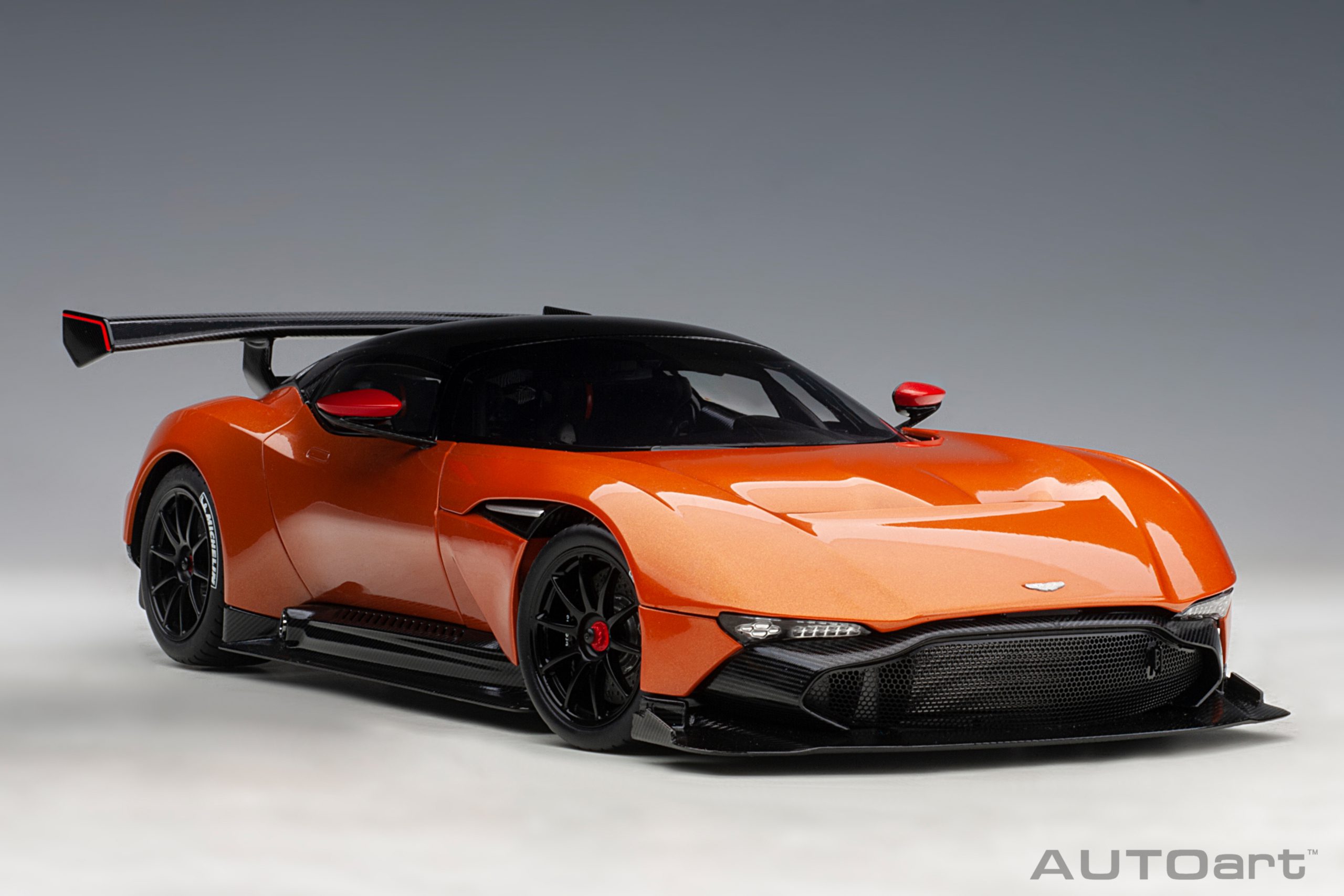 AUTOart Aston Martin Vulcan 2015 1:18 - Madagascar Orange – Bild 14