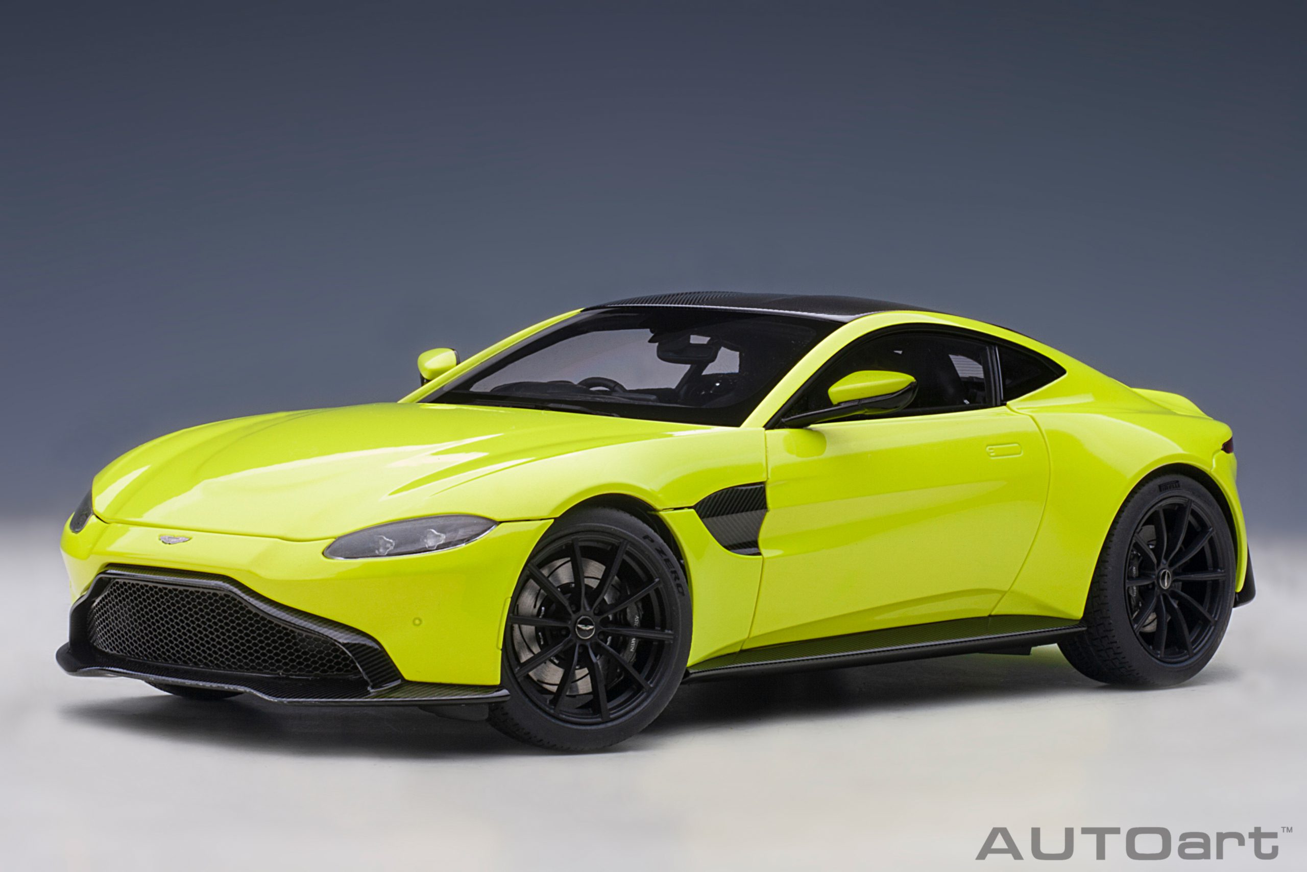 AUTOart Aston Martin Vantage 2019 1:18 - Lime Essence