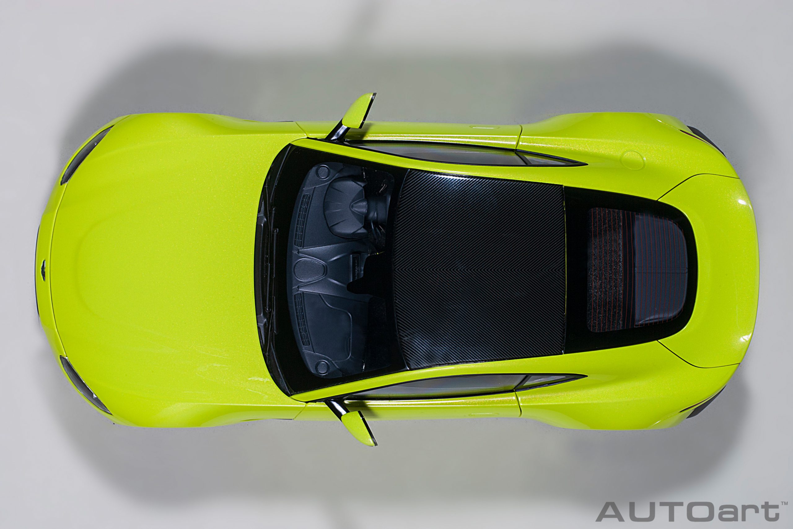 AUTOart Aston Martin Vantage 2019 1:18 - Lime Essence - 画像7