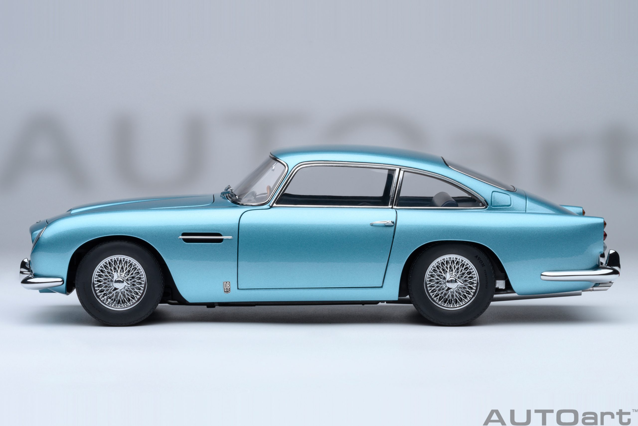 AUTOart Aston Martin DB5 1964 1:18 - Caribbean Pearl Blue – Bild 3