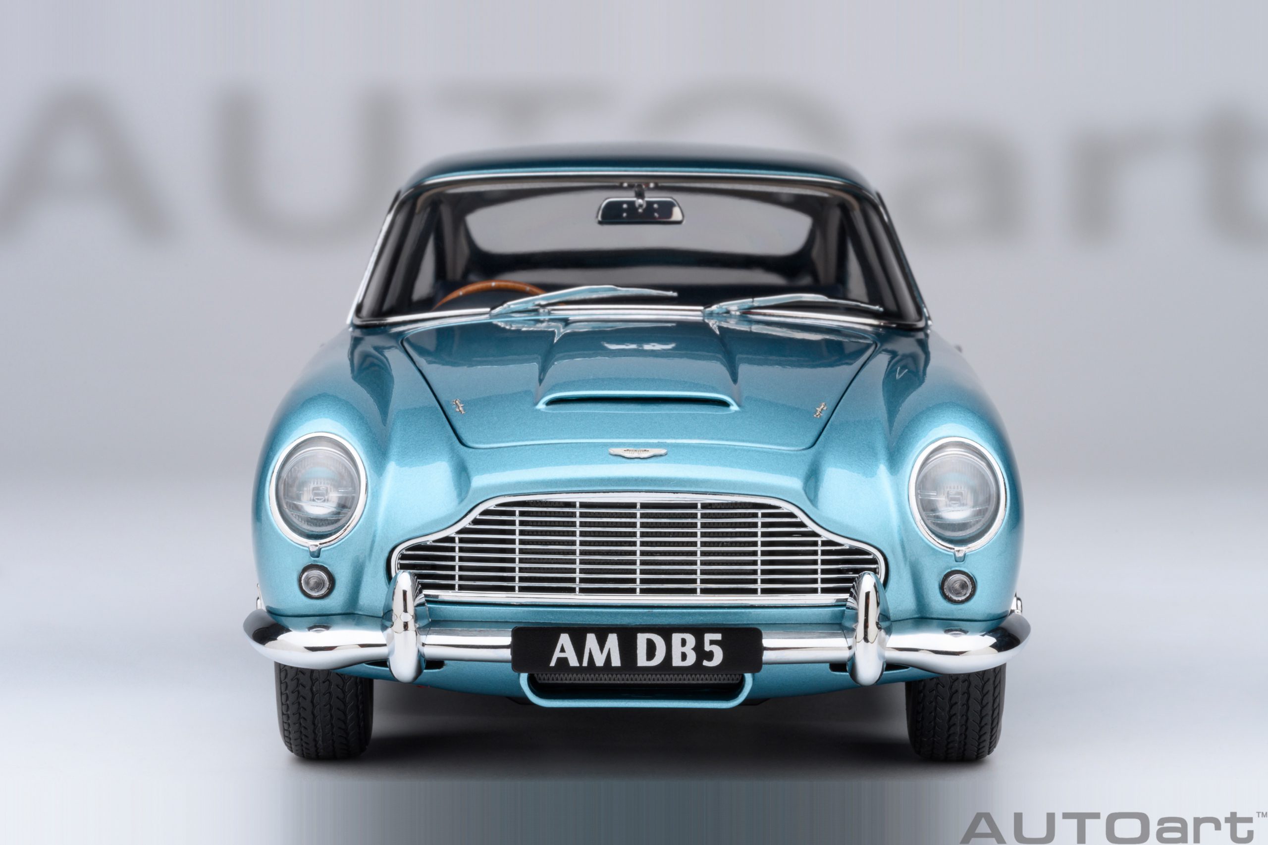 AUTOart Aston Martin DB5 1964 1:18 - Caribbean Pearl Blue – Bild 5