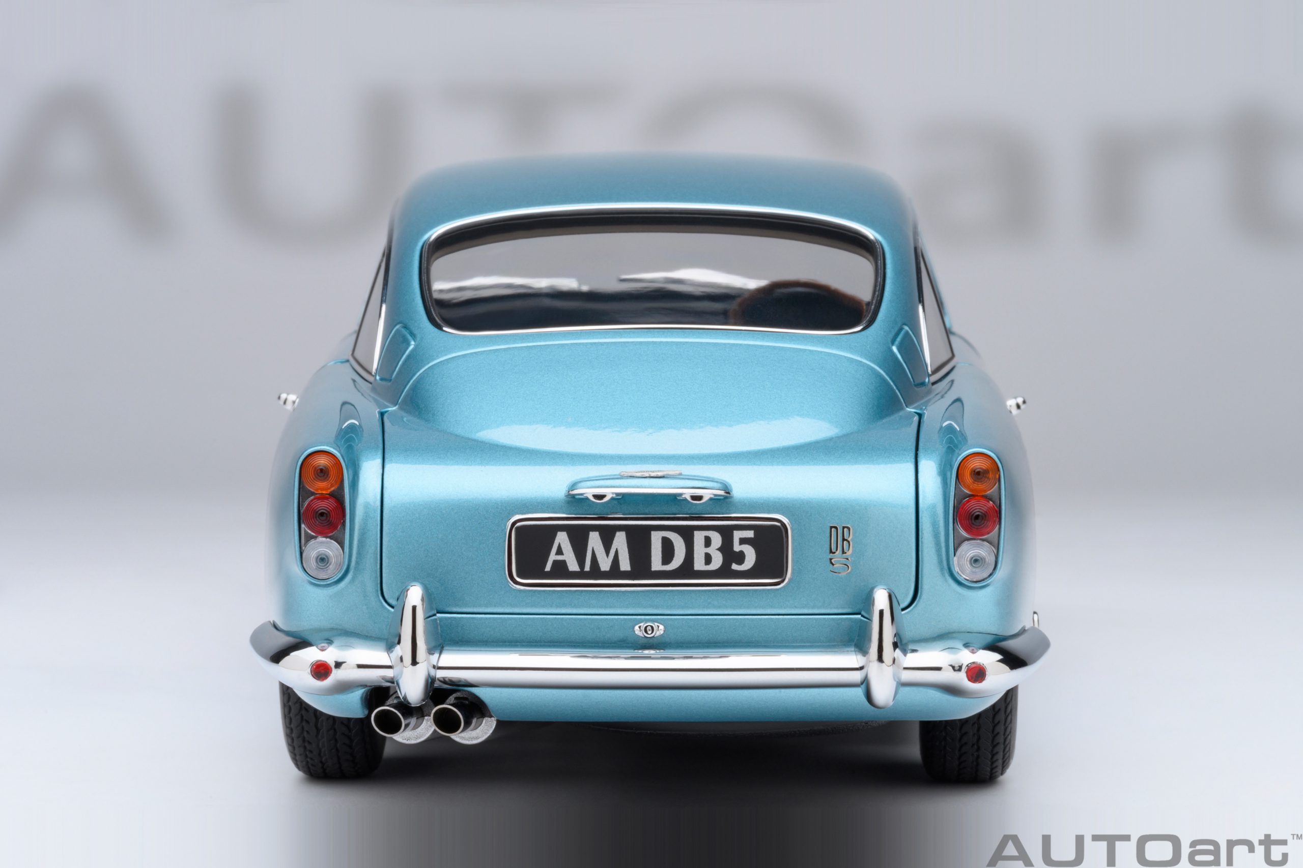 AUTOart Aston Martin DB5 1964 1:18 - Caribbean Pearl Blue – Bild 6