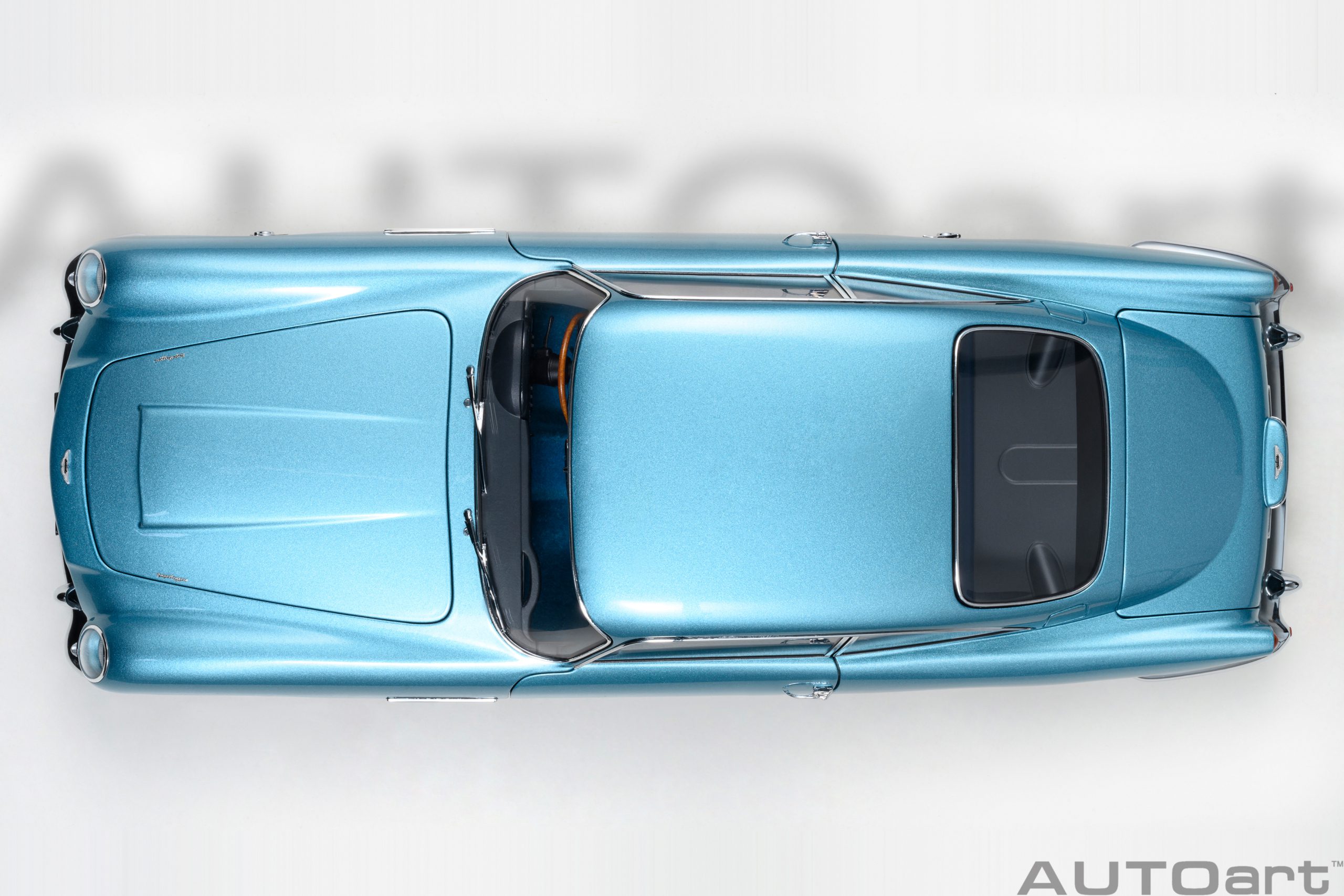AUTOart Aston Martin DB5 1964 1:18 - Caribbean Pearl Blue – Bild 7