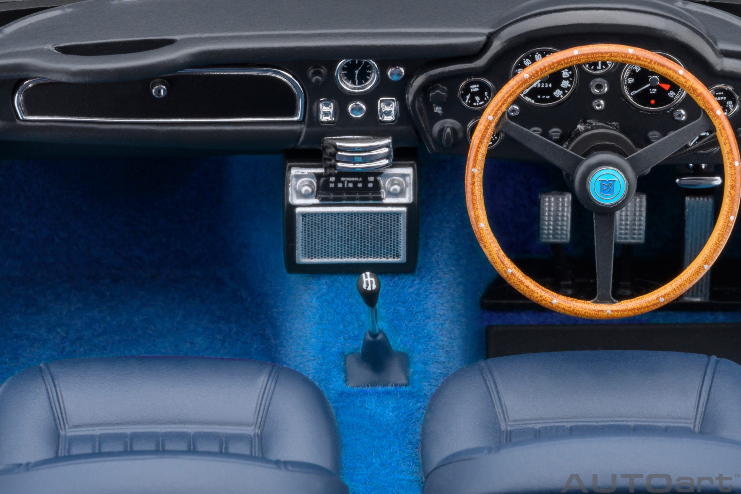AUTOart Aston Martin DB5 1964 1:18 - Caribbean Pearl Blue – Bild 15