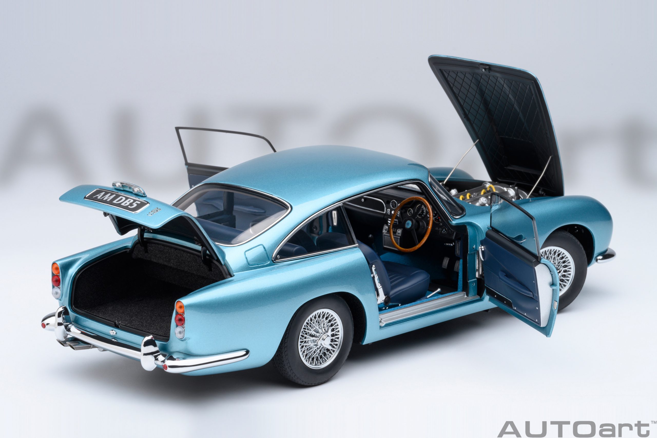 AUTOart Aston Martin DB5 1964 1:18 - Caribbean Pearl Blue – Bild 16