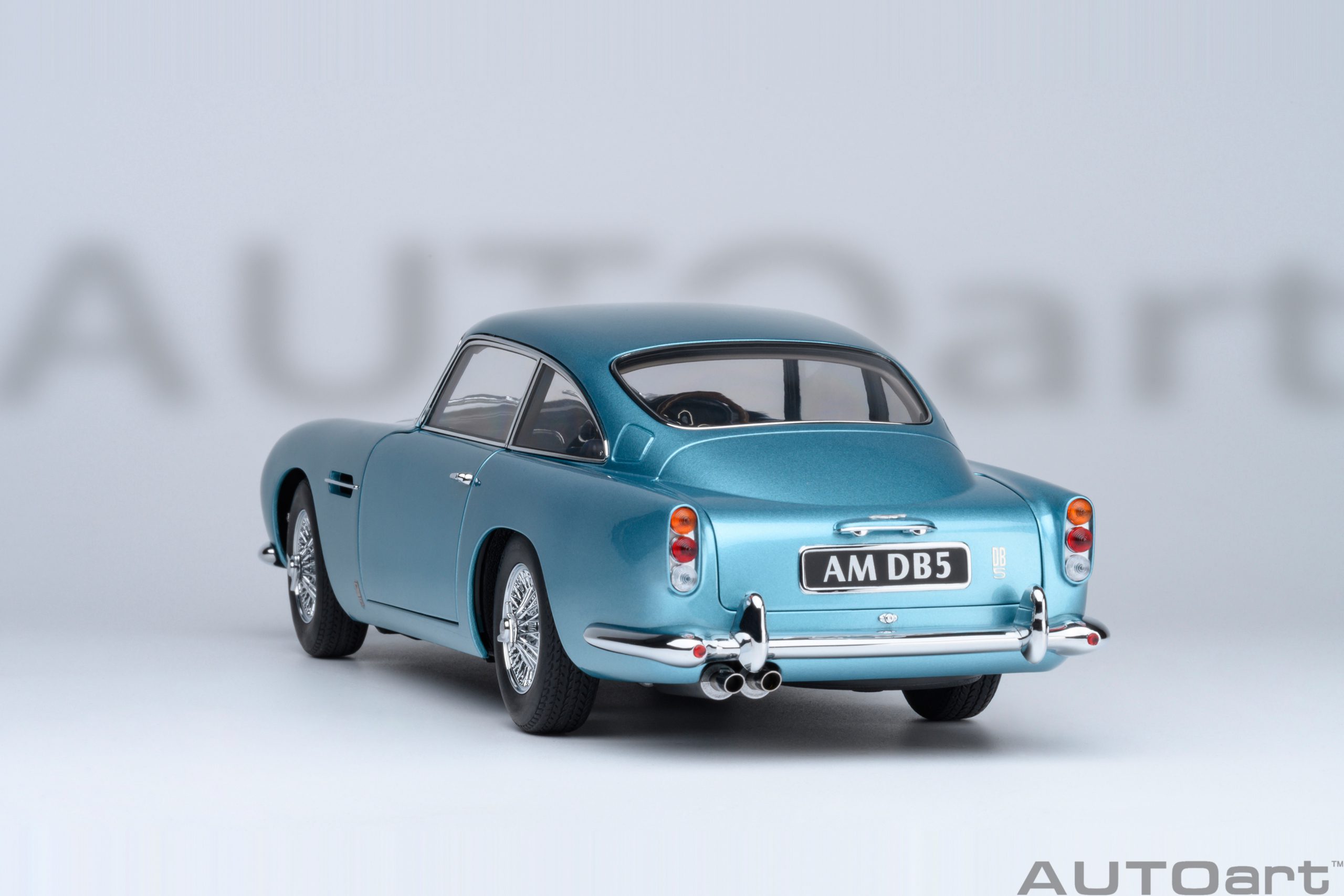 AUTOart Aston Martin DB5 1964 1:18 - Caribbean Pearl Blue – Bild 19