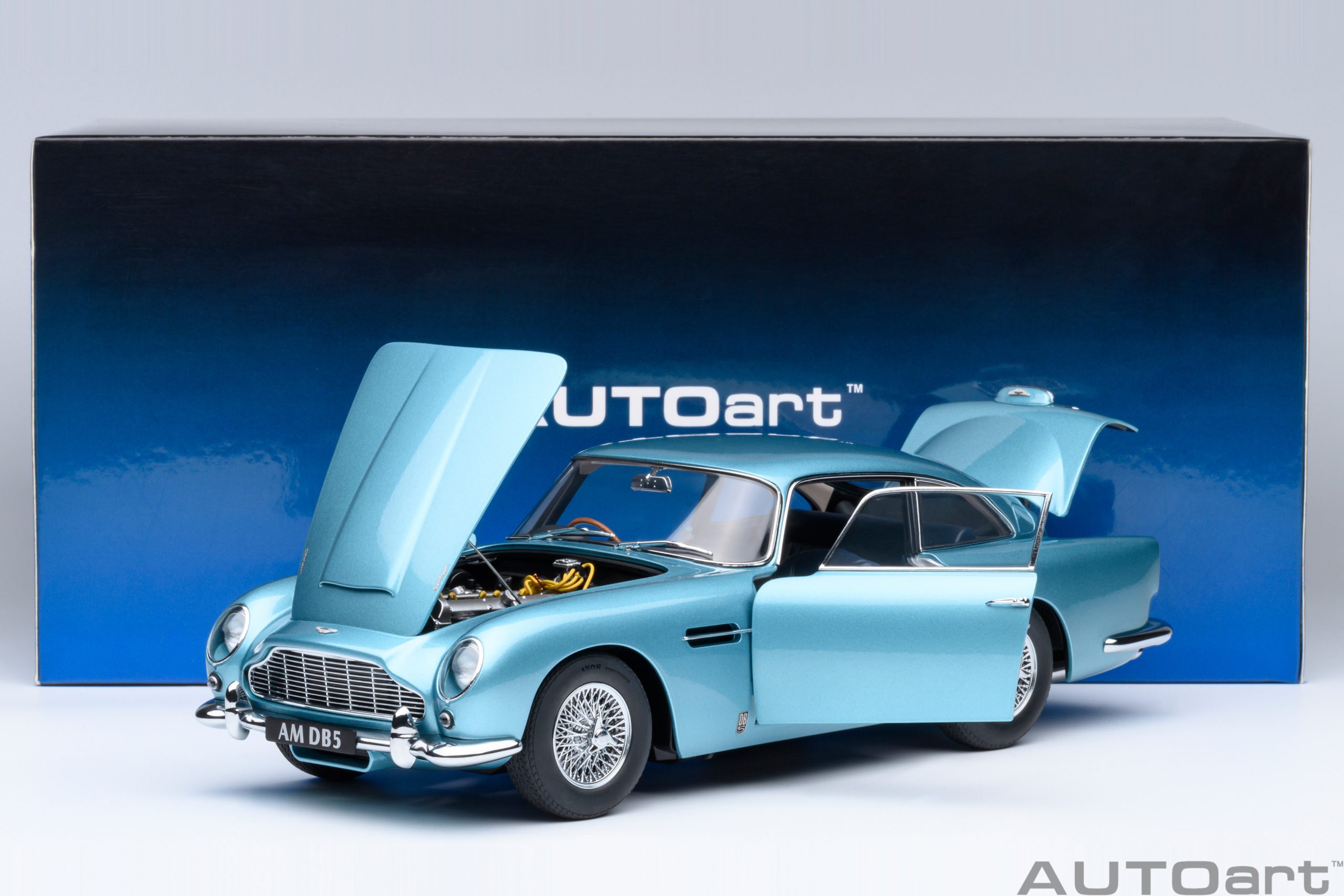 AUTOart Aston Martin DB5 1964 1:18 - Caribbean Pearl Blue – Bild 20
