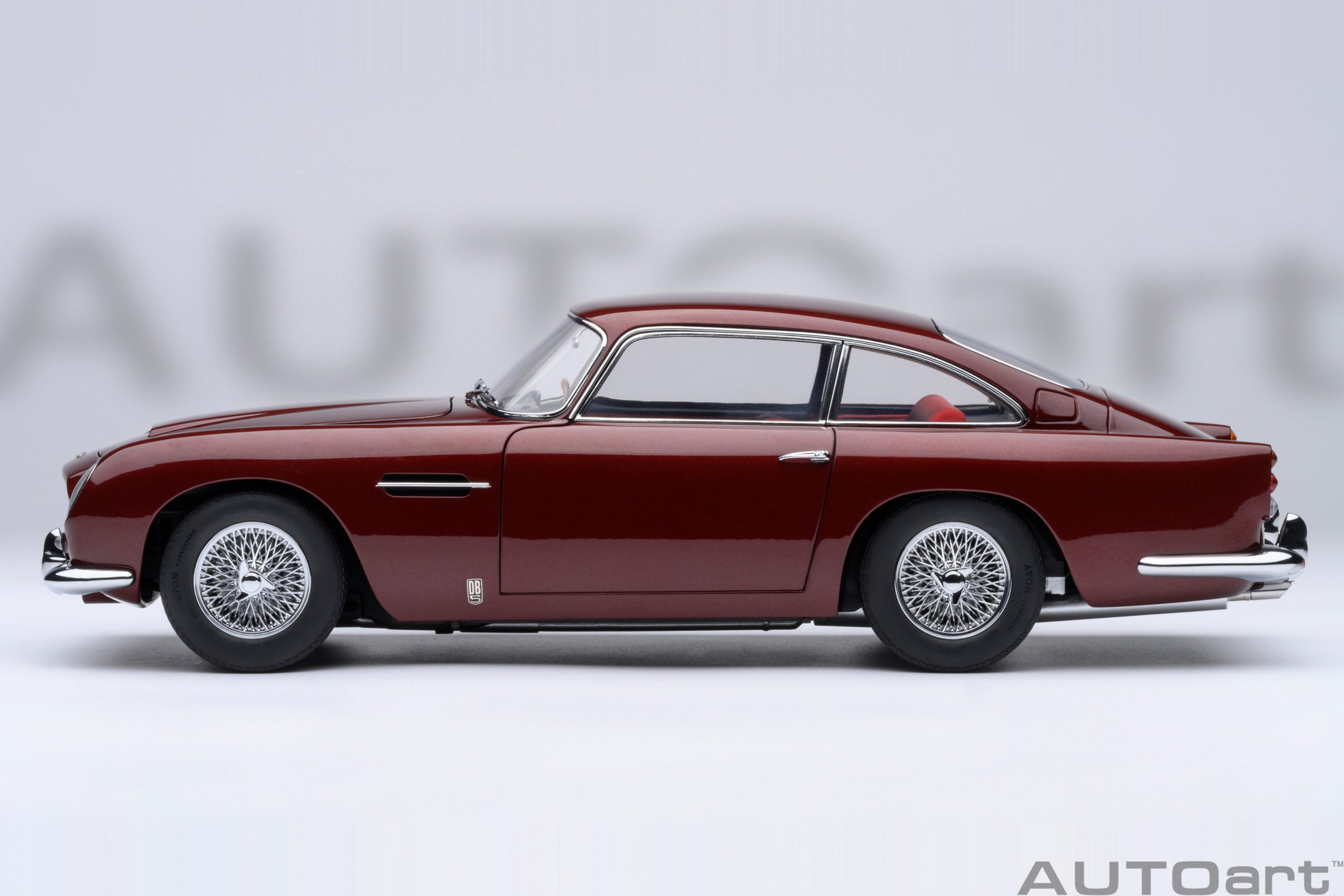 AUTOart Aston Martin DB5 1964 1:18 - Dubonnet Rosso - 画像3