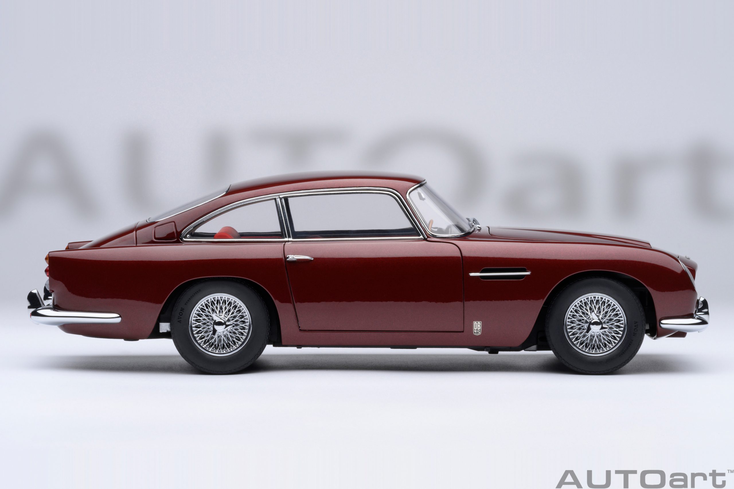 AUTOart Aston Martin DB5 1964 1:18 - Dubonnet Rosso - 画像4