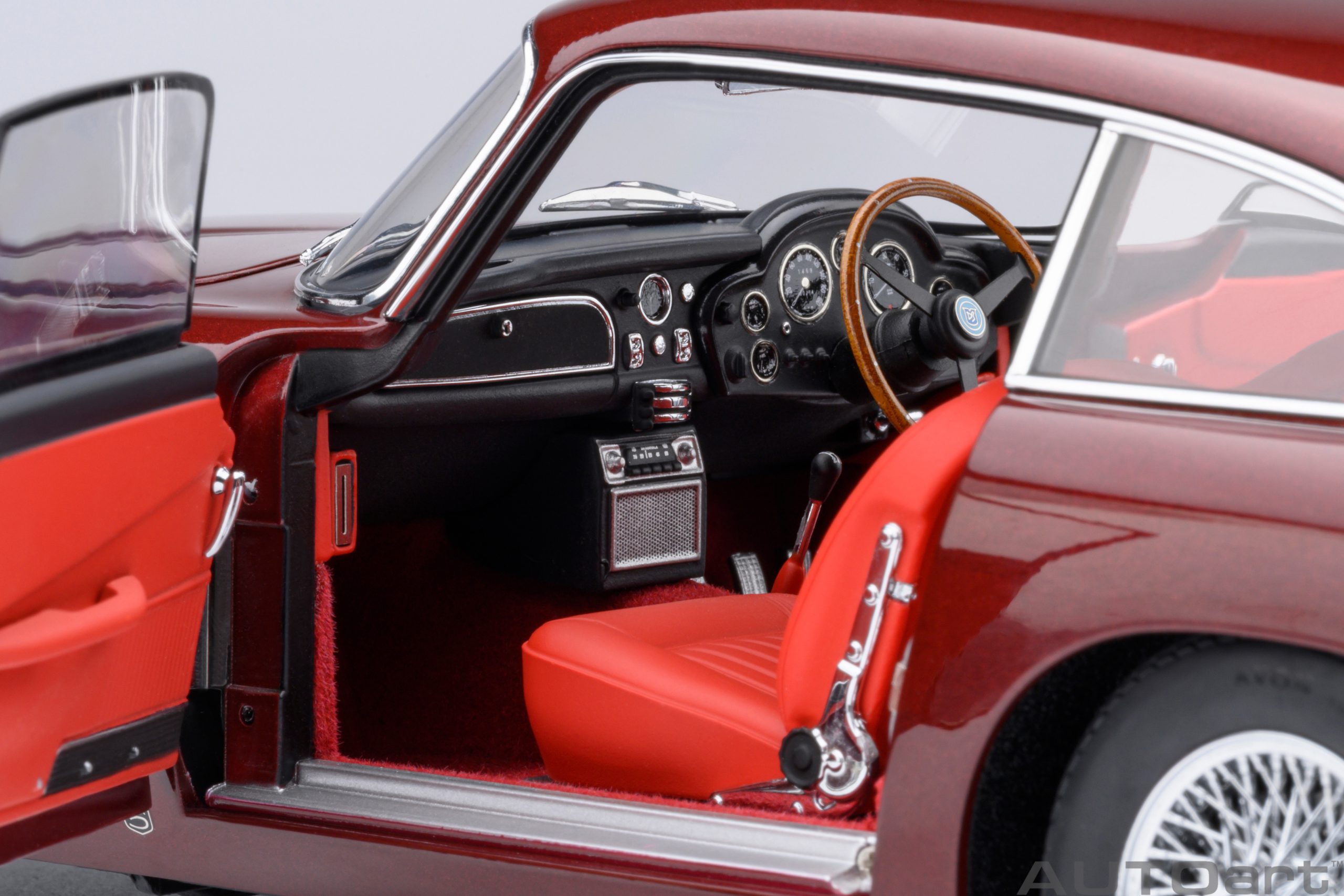 AUTOart Aston Martin DB5 1964 1:18 - Dubonnet Rosso - 画像9