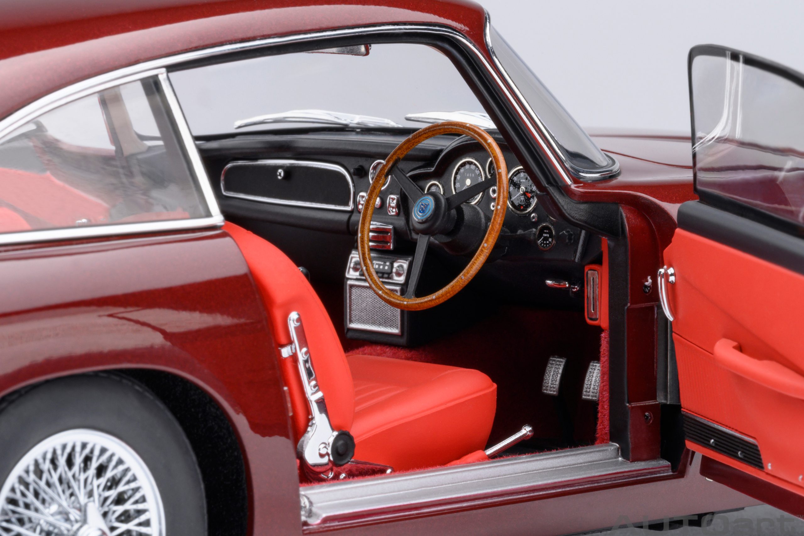 AUTOart Aston Martin DB5 1964 1:18 - Dubonnet Rosso - 画像10