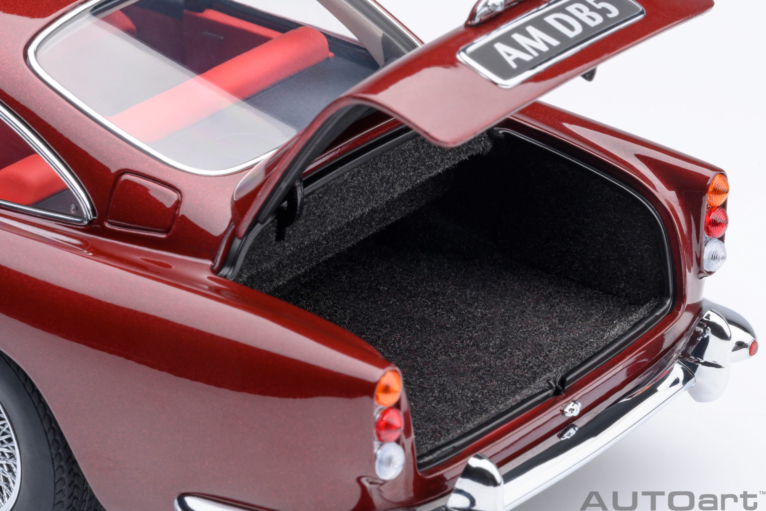 AUTOart Aston Martin DB5 1964 1:18 - Dubonnet Rosso - 画像13