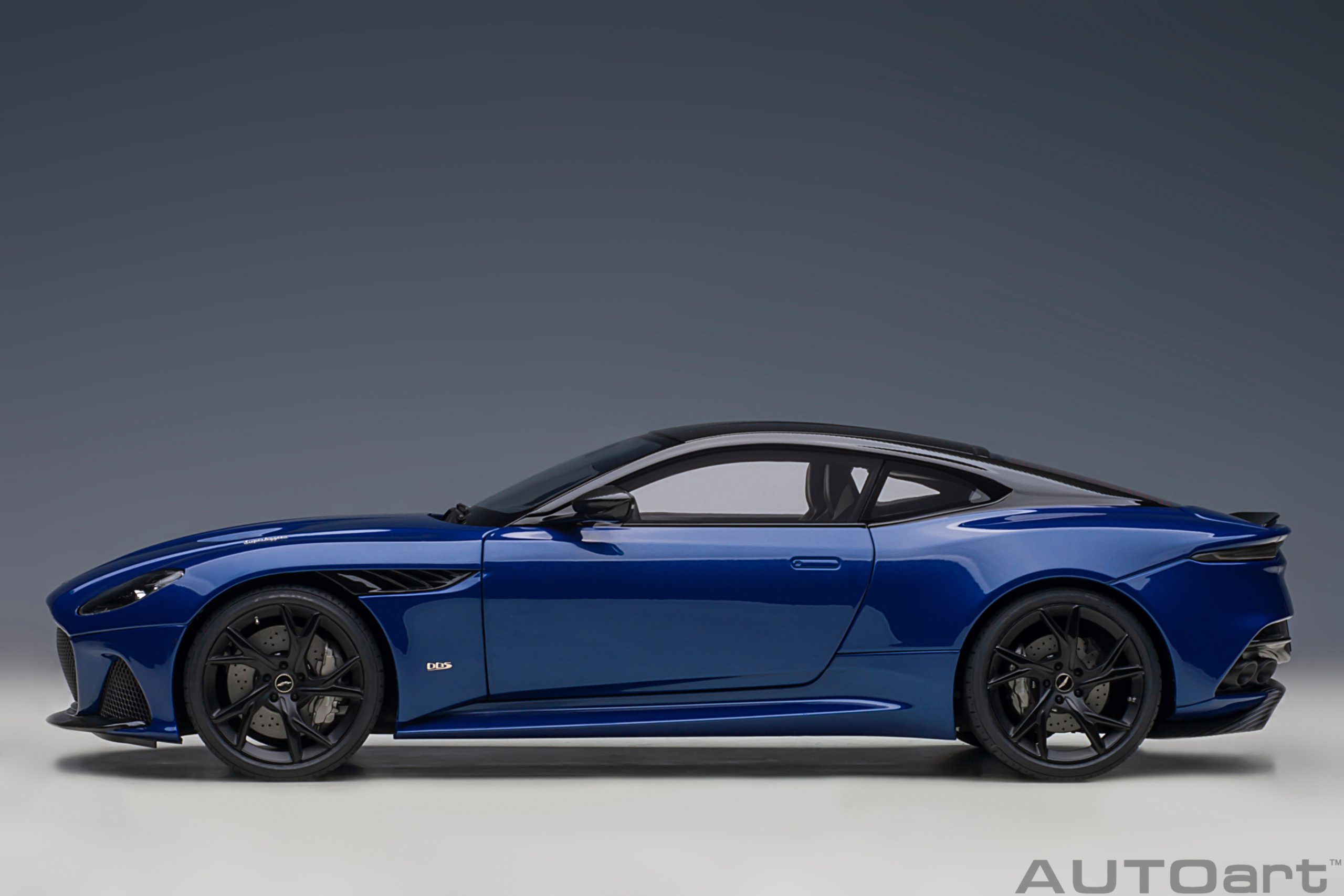 AUTOart Aston Martin DBS Superleggera 2019 1:18 - Zaffre Blue – Bild 3