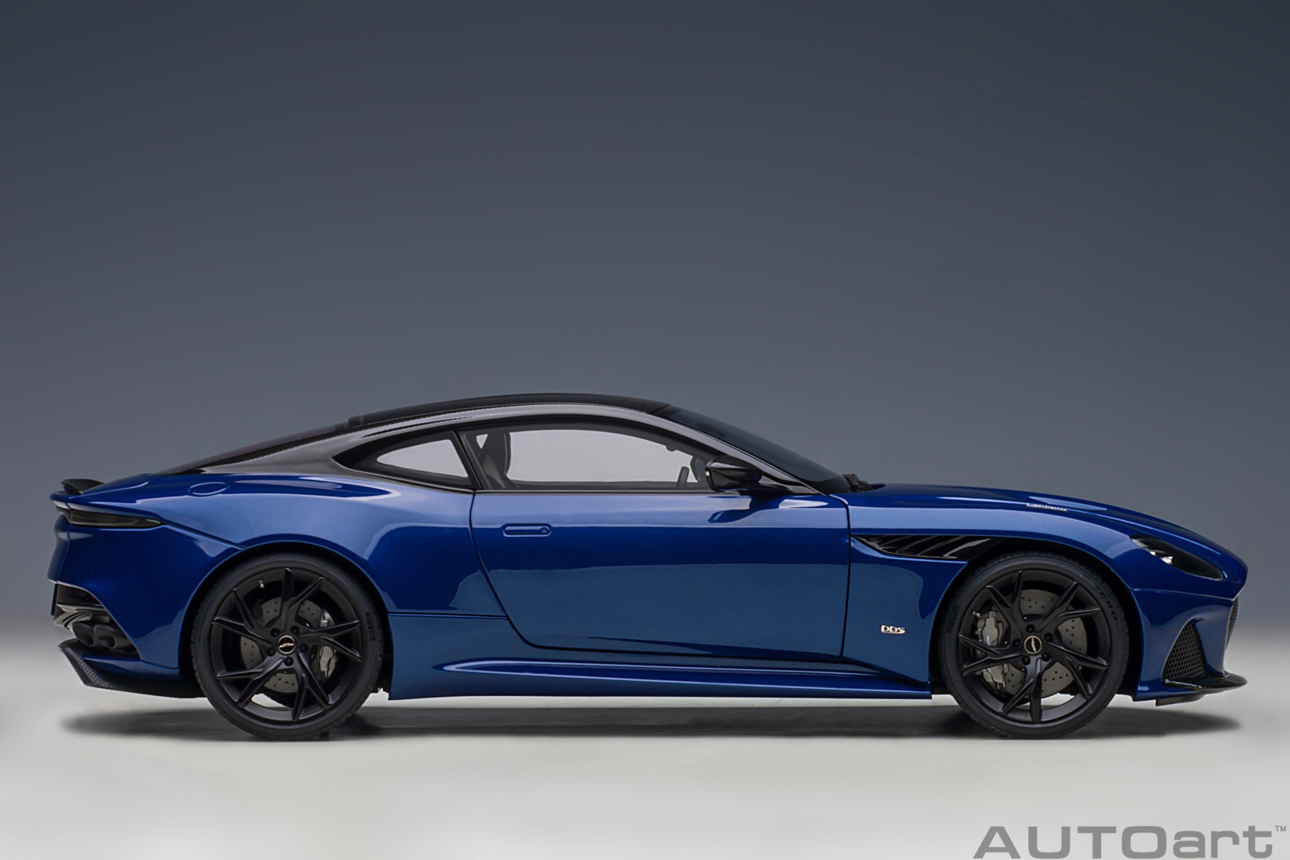 AUTOart Aston Martin DBS Superleggera 2019 1:18 - Zaffre Blue – Bild 4