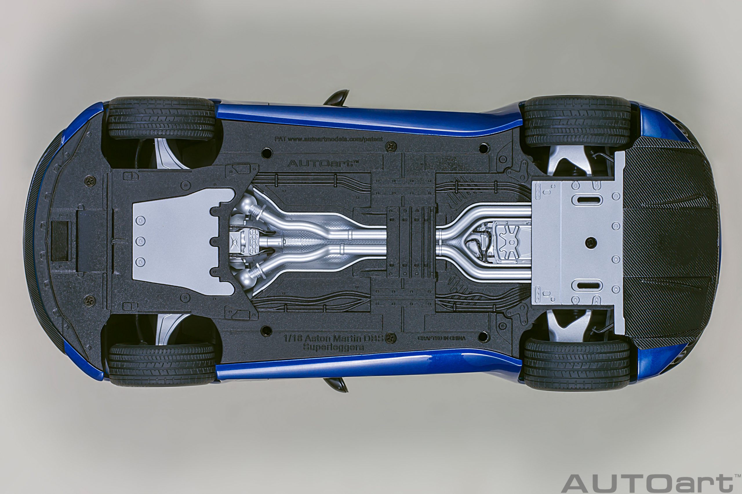 AUTOart Aston Martin DBS Superleggera 2019 1:18 - Zaffre Blue – Bild 8