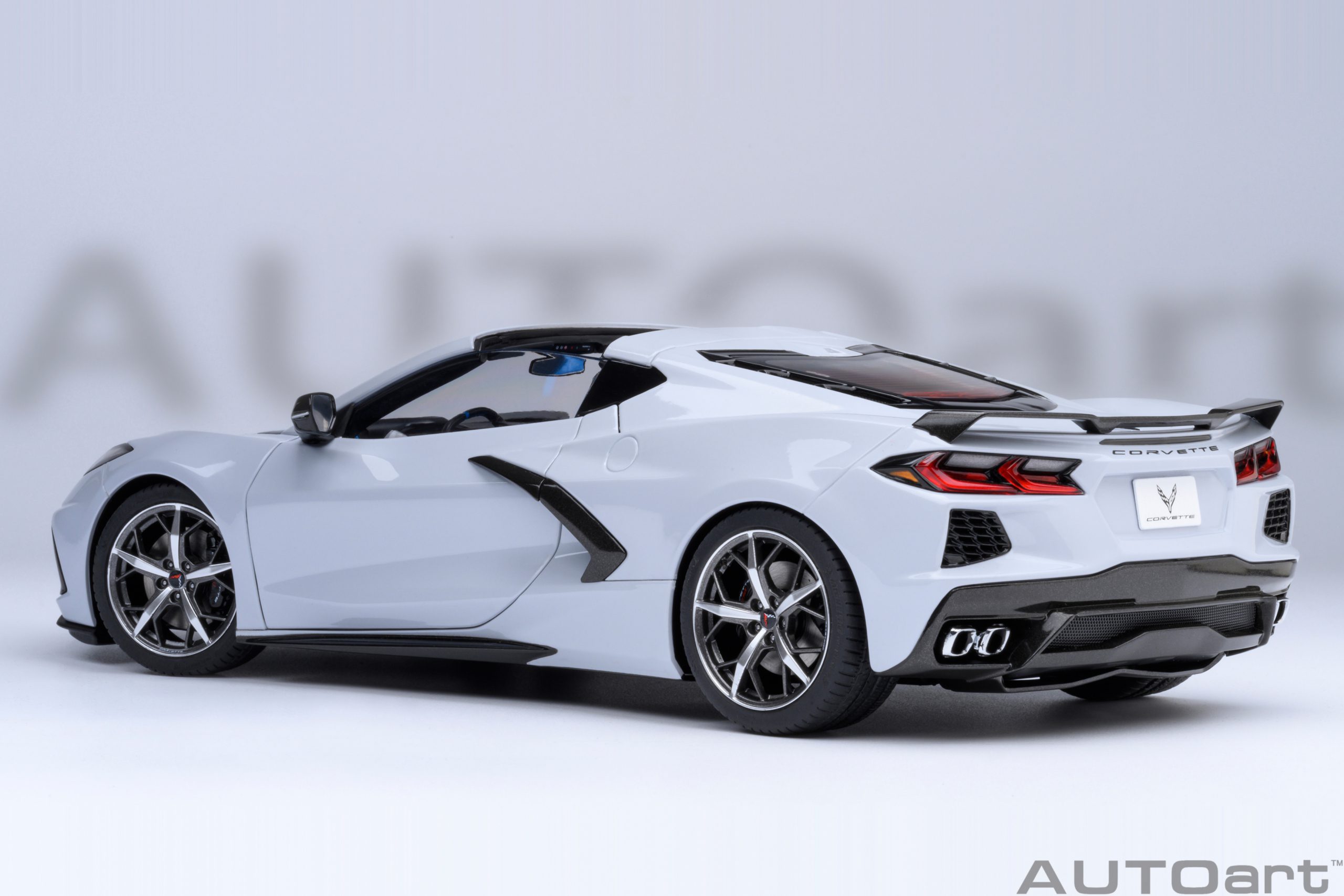 AUTOart Chevrolet Corvette C8 Stingray Z51 1:18 - Ceramic Matrix Grey Metallic - Immagine 3