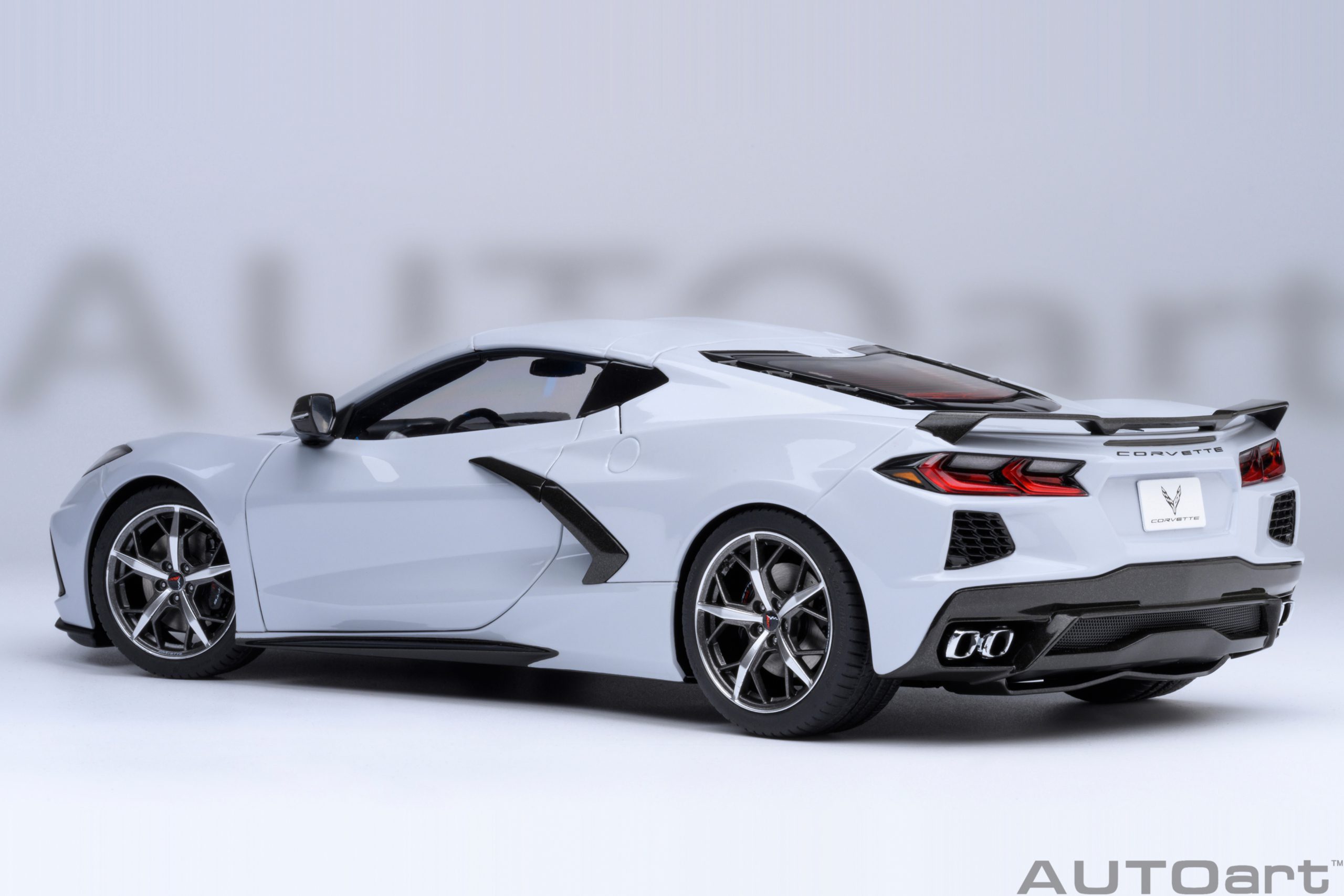 AUTOart Chevrolet Corvette C8 Stingray Z51 1:18 - Ceramic Matrix Grey Metallic - Immagine 4
