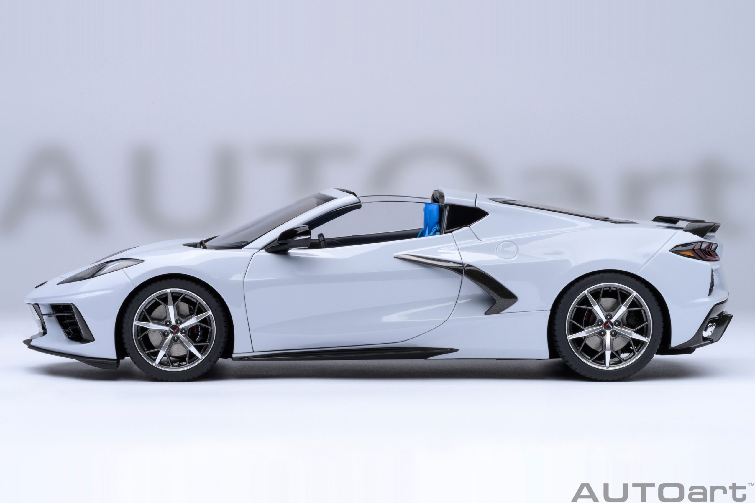 AUTOart Chevrolet Corvette C8 Stingray Z51 1:18 - Ceramic Matrix Grey Metallic - Immagine 5