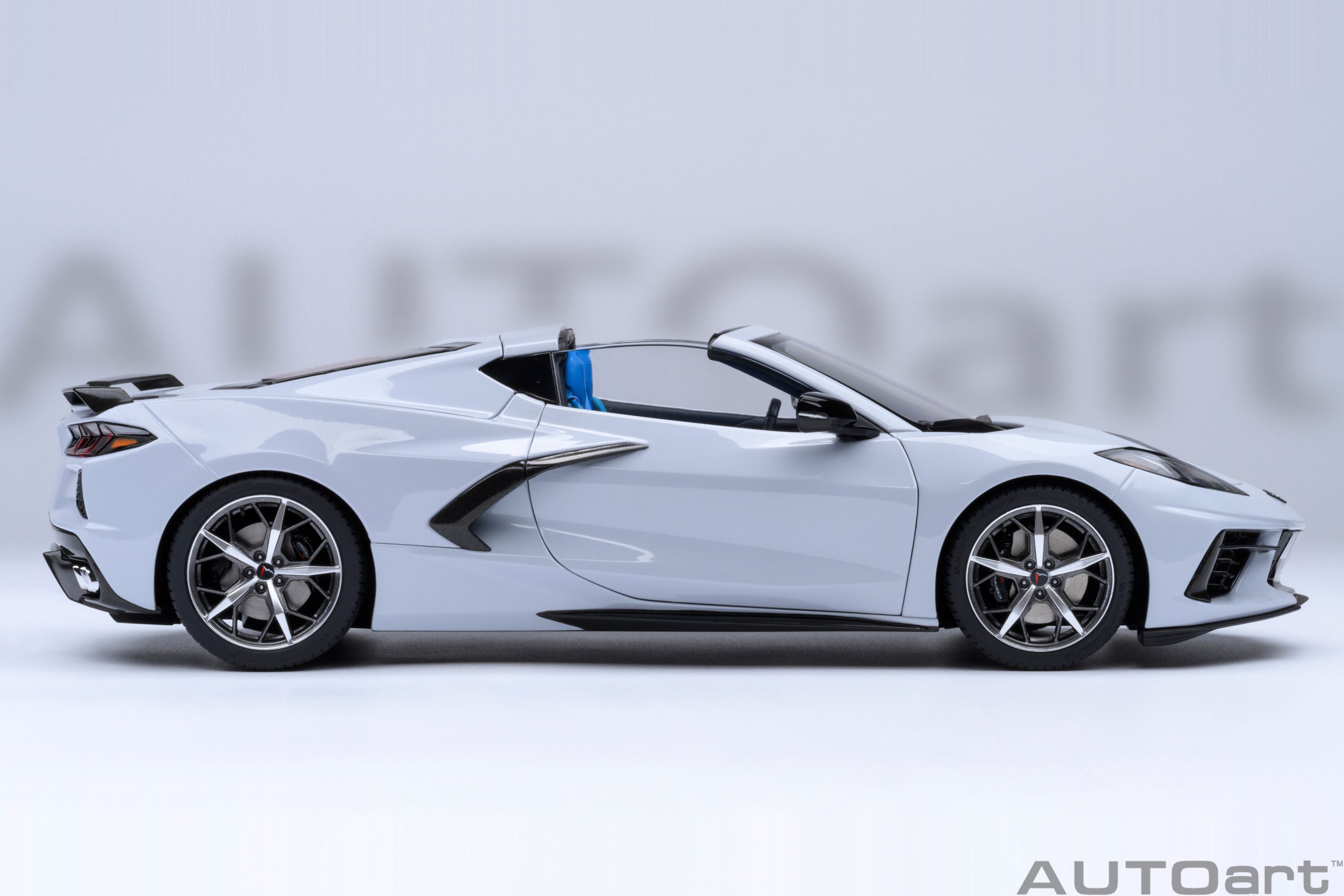 AUTOart Chevrolet Corvette C8 Stingray Z51 1:18 - Ceramic Matrix Grey Metallic - Immagine 6