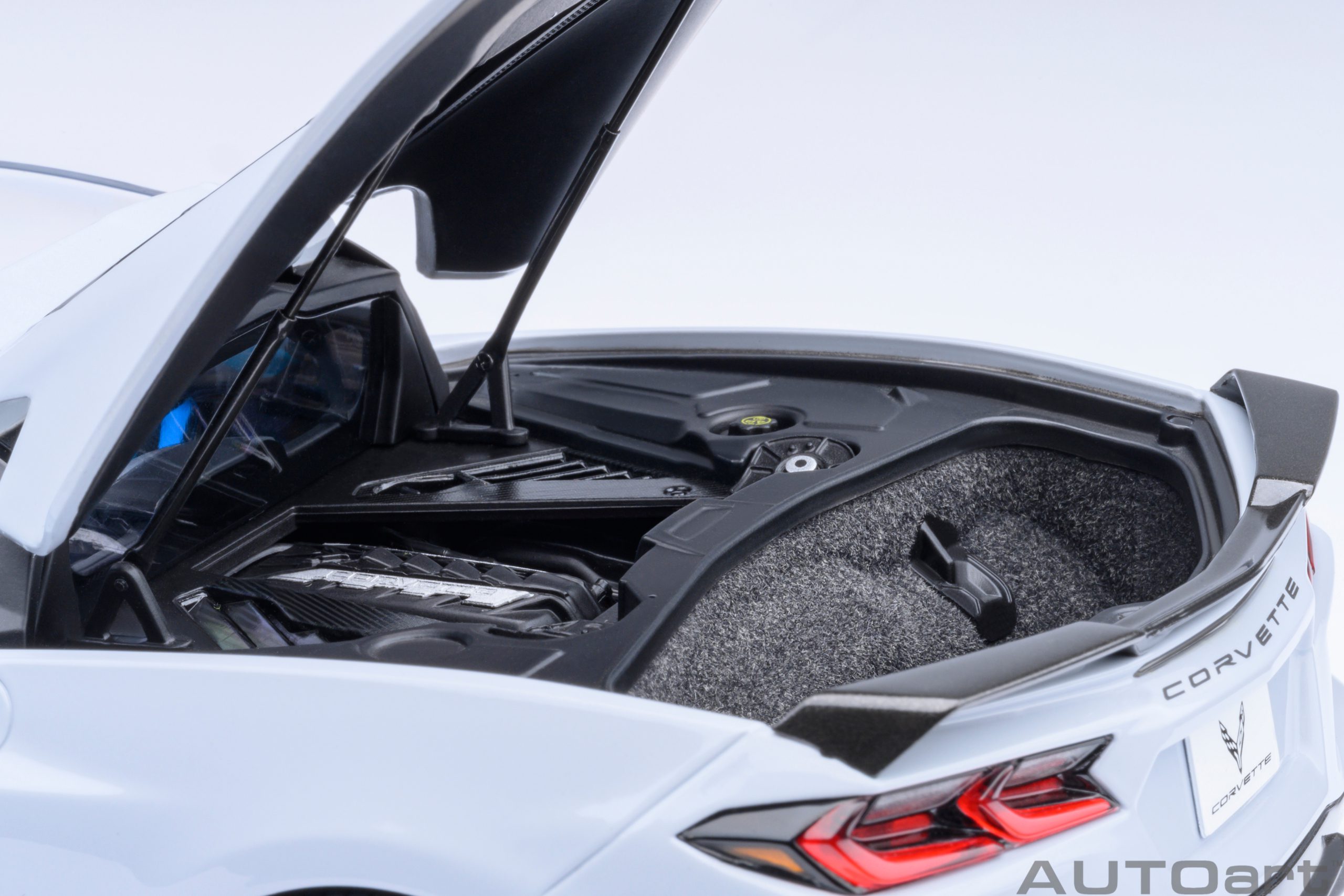 AUTOart Chevrolet Corvette C8 Stingray Z51 1:18 - Ceramic Matrix Grey Metallic - Immagine 14