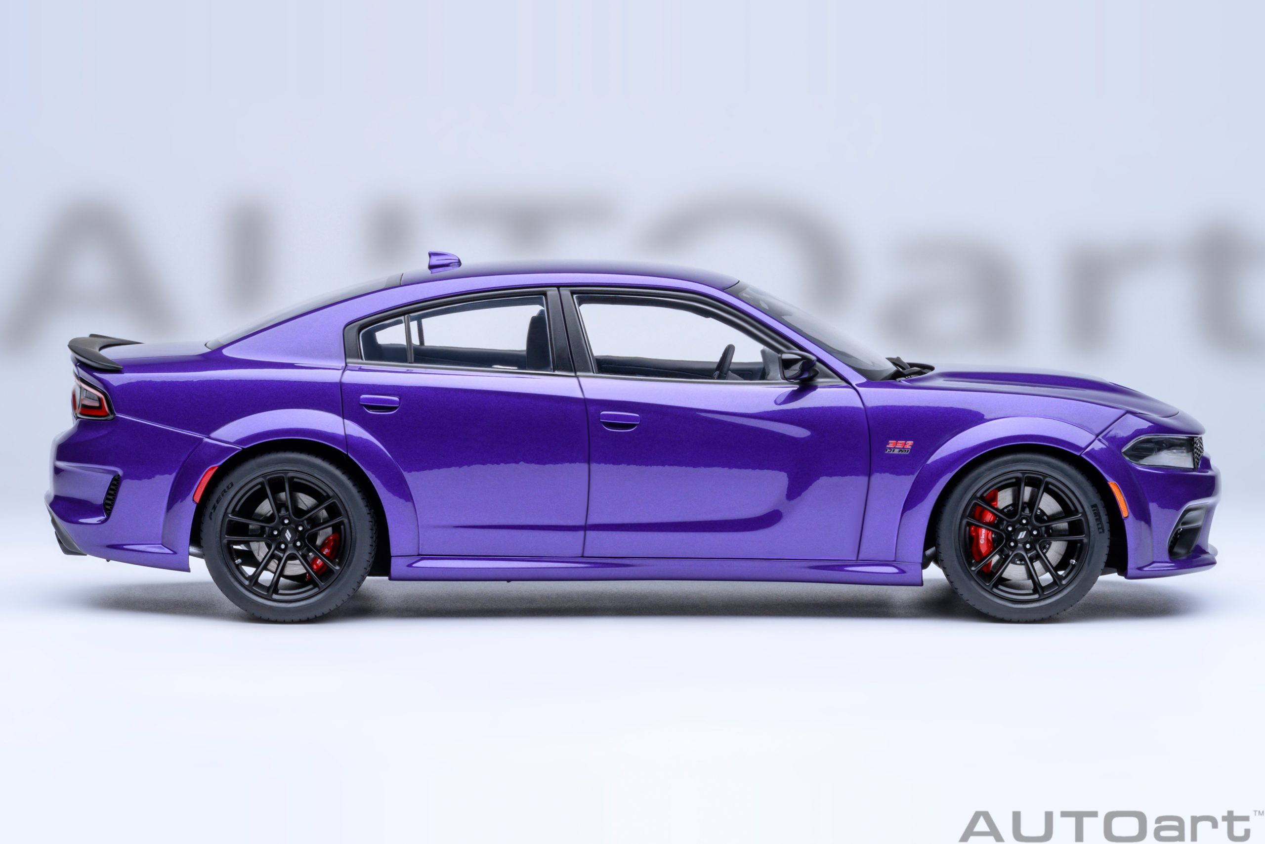 AUTOart Dodge Charger Scat Pack Widebody 1:18 - Plum Crazy - Image 4