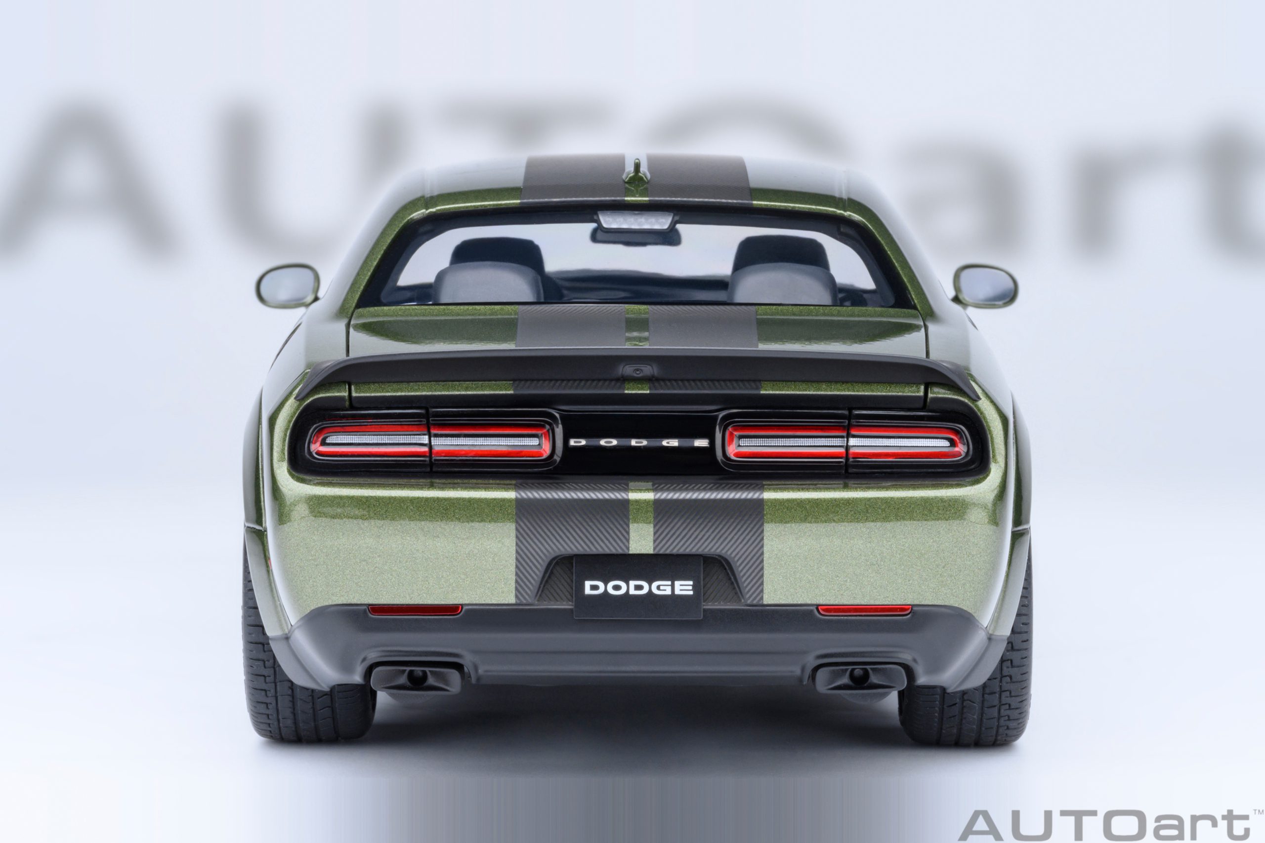 AUTOart Dodge Challenger SRT Jailbreak 2022 1:18 - F8 Green - Image 6
