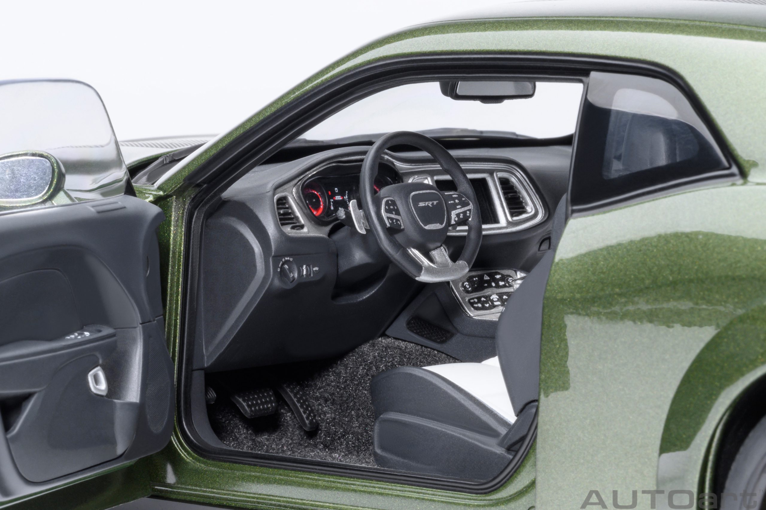 AUTOart Dodge Challenger SRT Jailbreak 2022 1:18 - F8 Green - Image 9