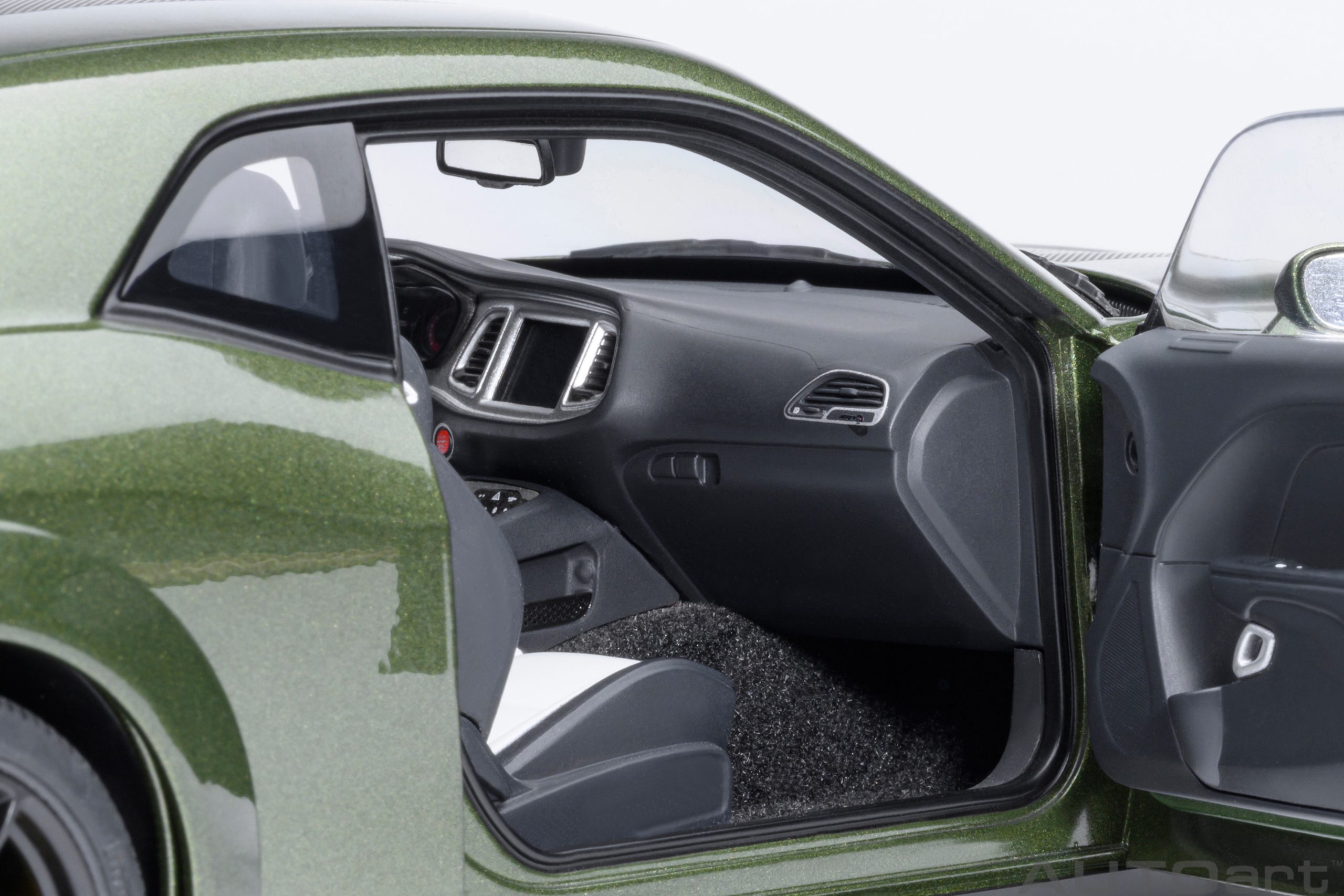 AUTOart Dodge Challenger SRT Jailbreak 2022 1:18 - F8 Green - Image 10